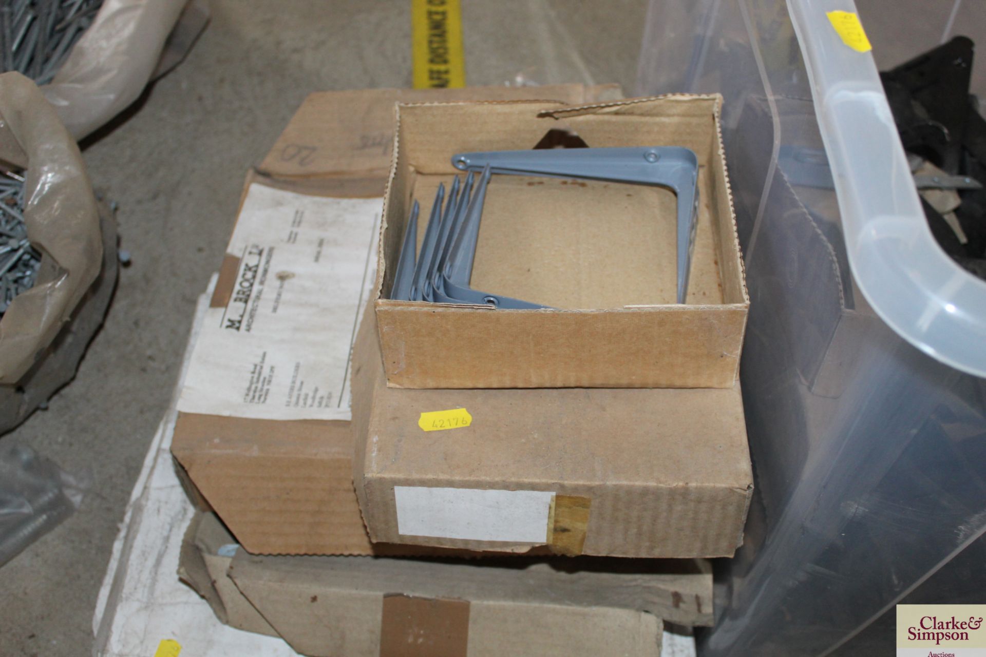 Large box of assorted blank antique tee hinges, thumb latches, large quantity of assorted pressed - Image 2 of 4