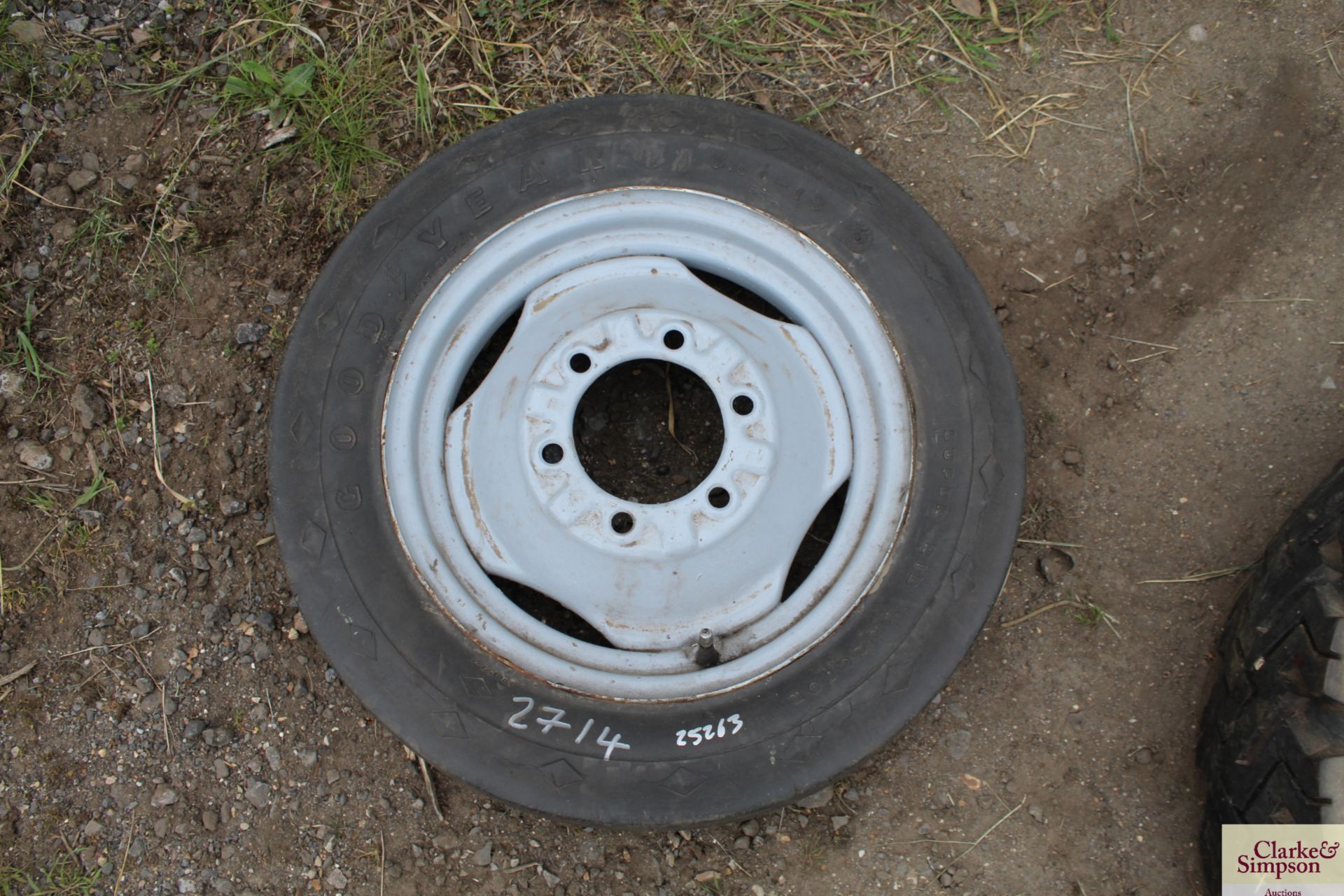 Ferguson Vineyard tractor 500x15 front wheel and tyre. - Image 2 of 2