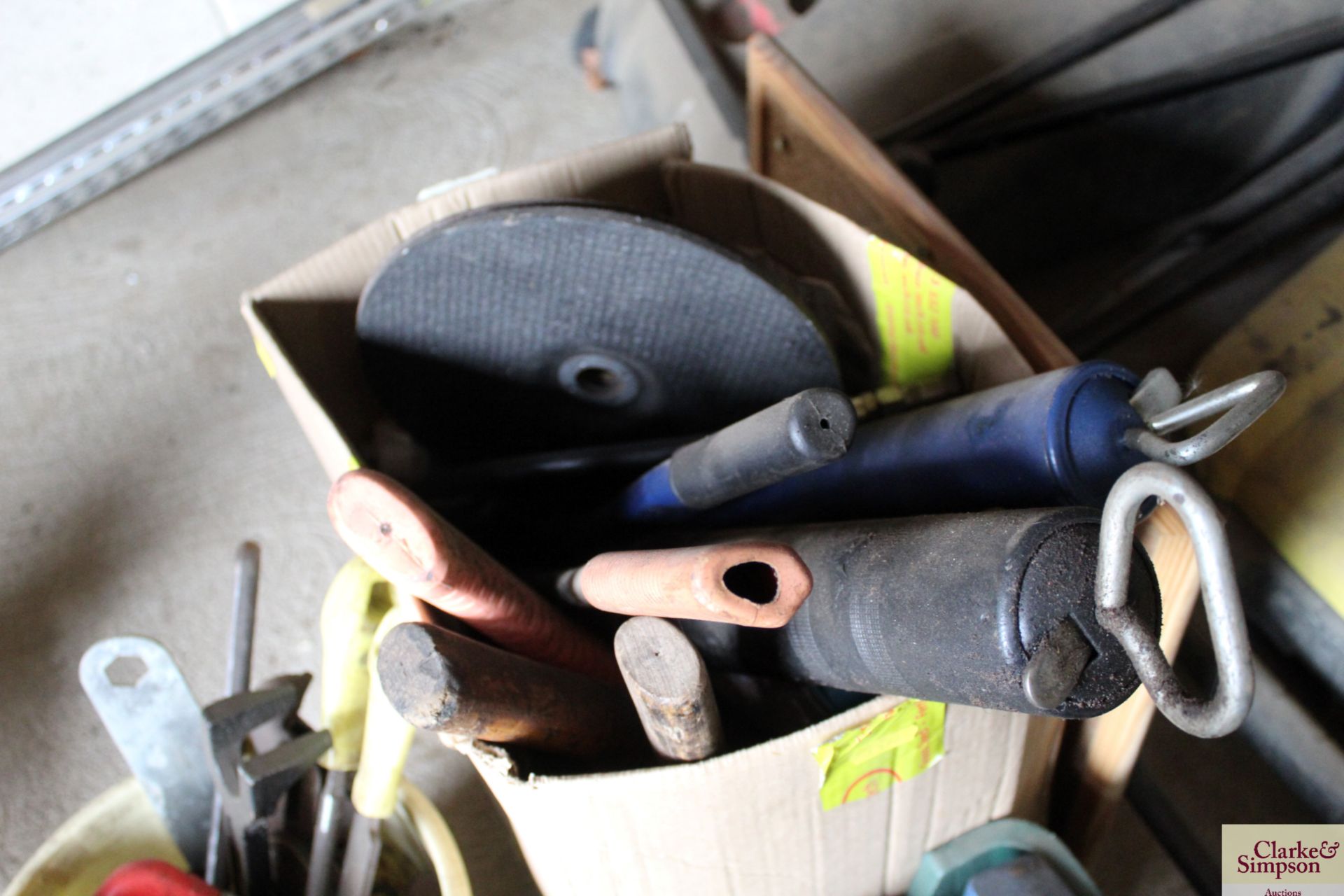 Large quantity of hand tools. - Image 4 of 4