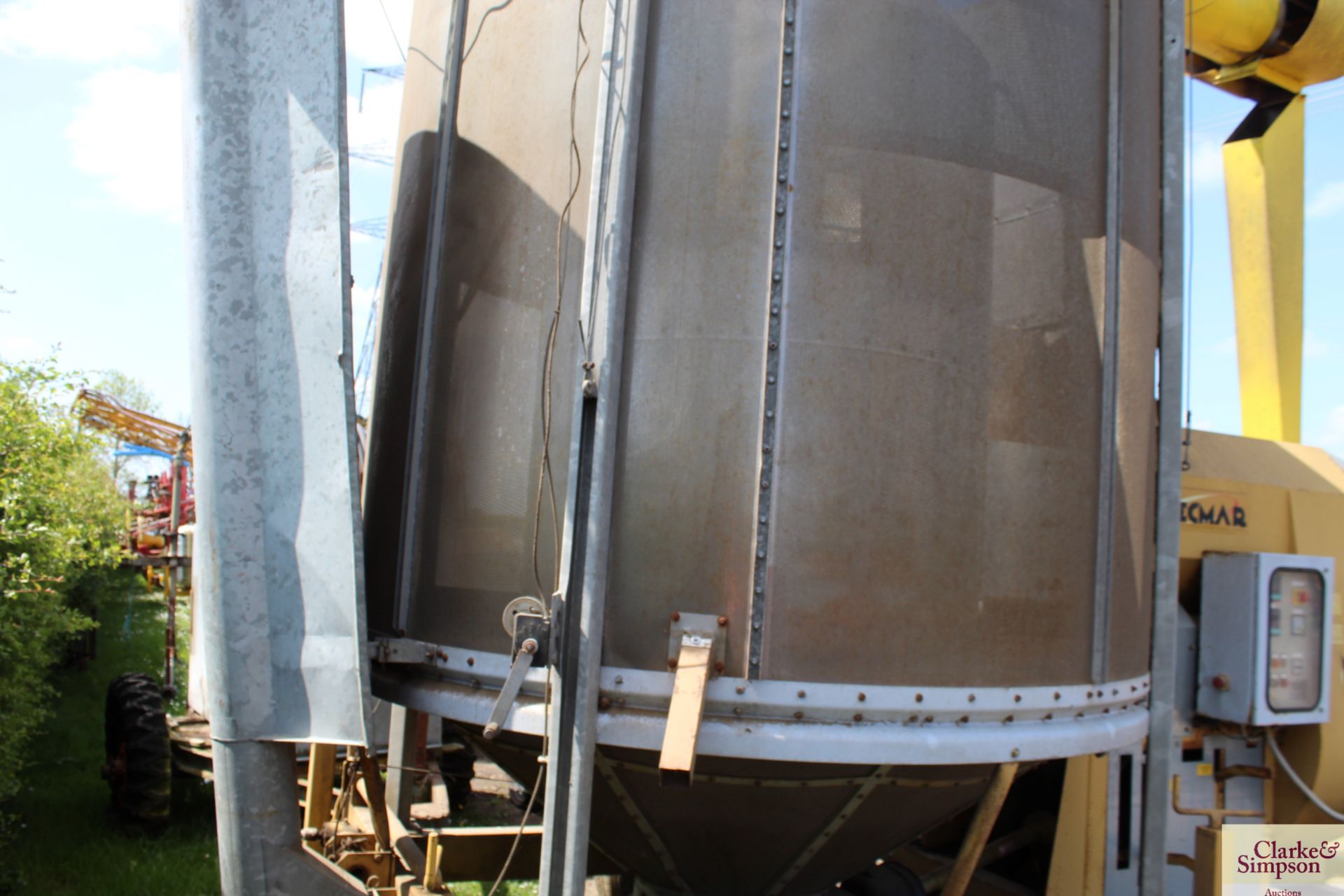 Mecmar 13T mobile grain drier. 326 hours. For sale due to retirement. V - Image 6 of 21