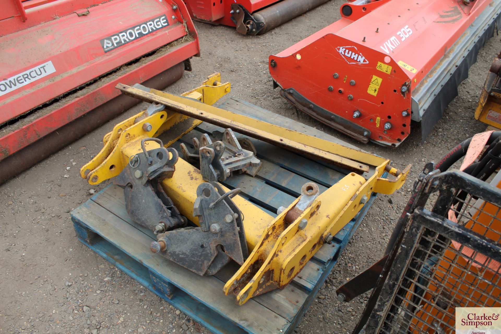 McConnel hedge cutter sub-frame and axle brackets. - Image 3 of 4