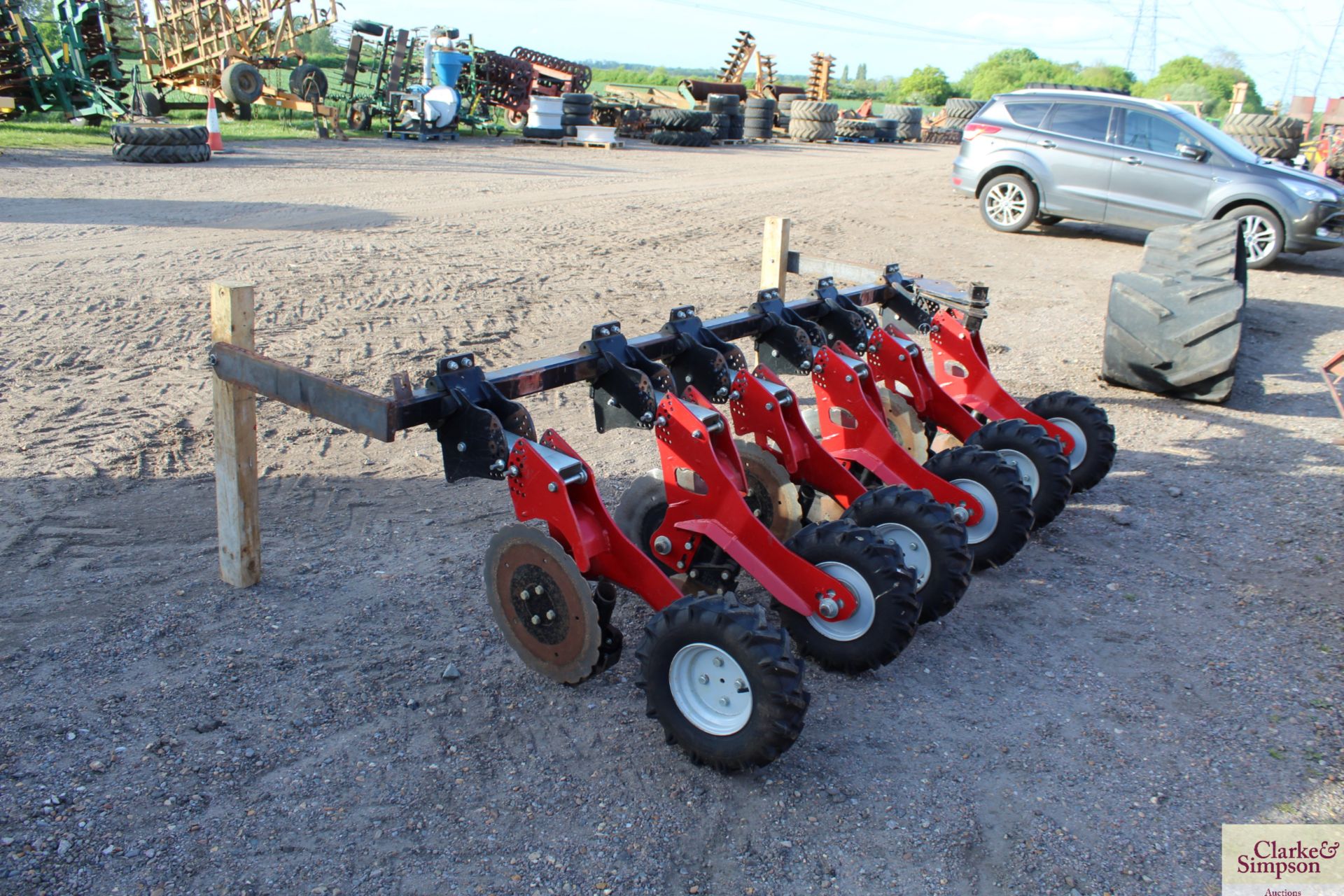 Sumo 6 row OSR drill coulter bar. V - Image 3 of 8