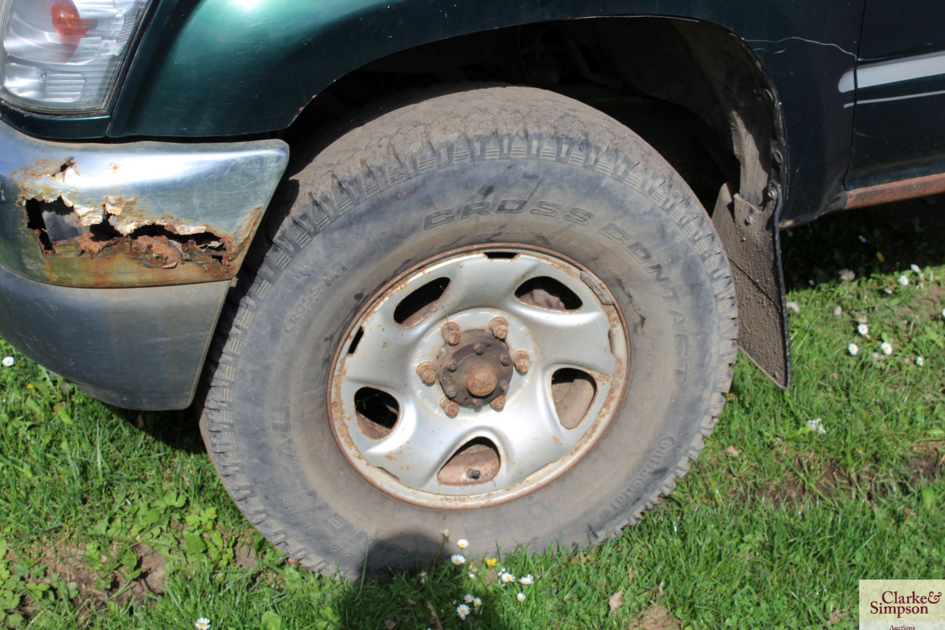 Toyota Hilux EX 270 D-4D double cab pick-up. Registration AF02 EVU. Date of first registration 17/ - Image 8 of 29