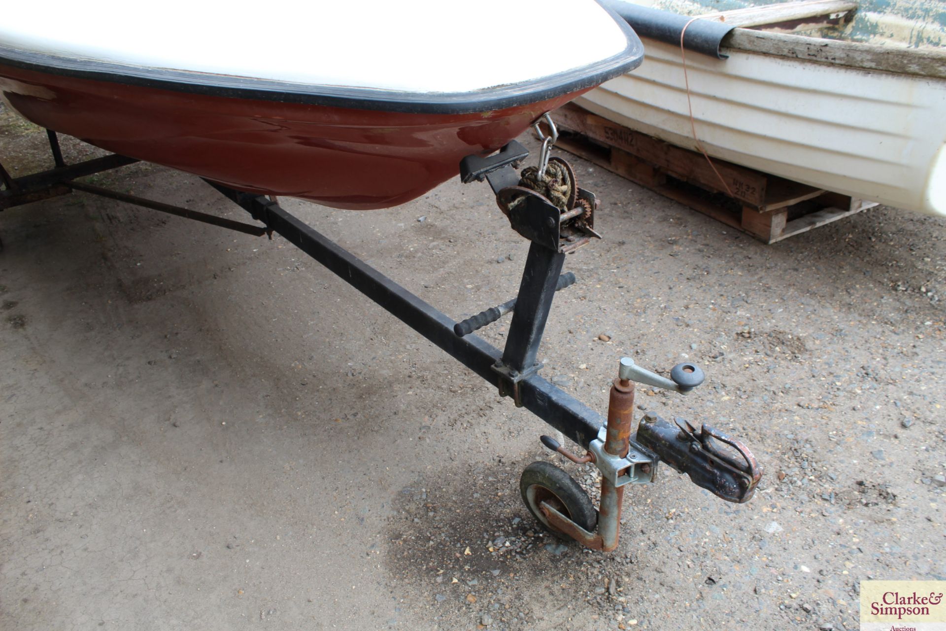 13ft speedboat. With Evinrude 60HP outboard (runs and pumps water), trailer, water skis, knee board, - Image 15 of 17