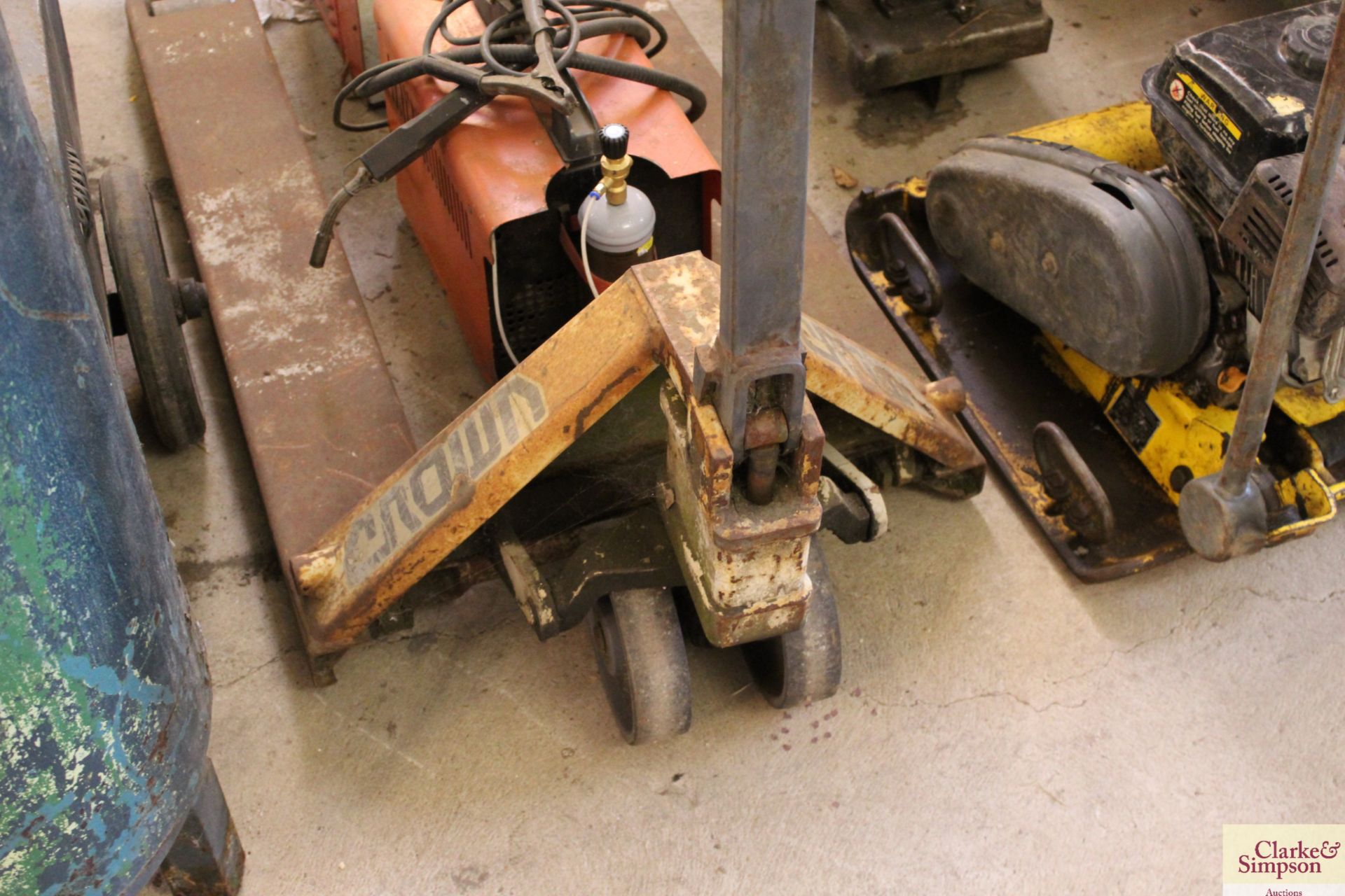 Pump up pallet truck. - Image 3 of 5