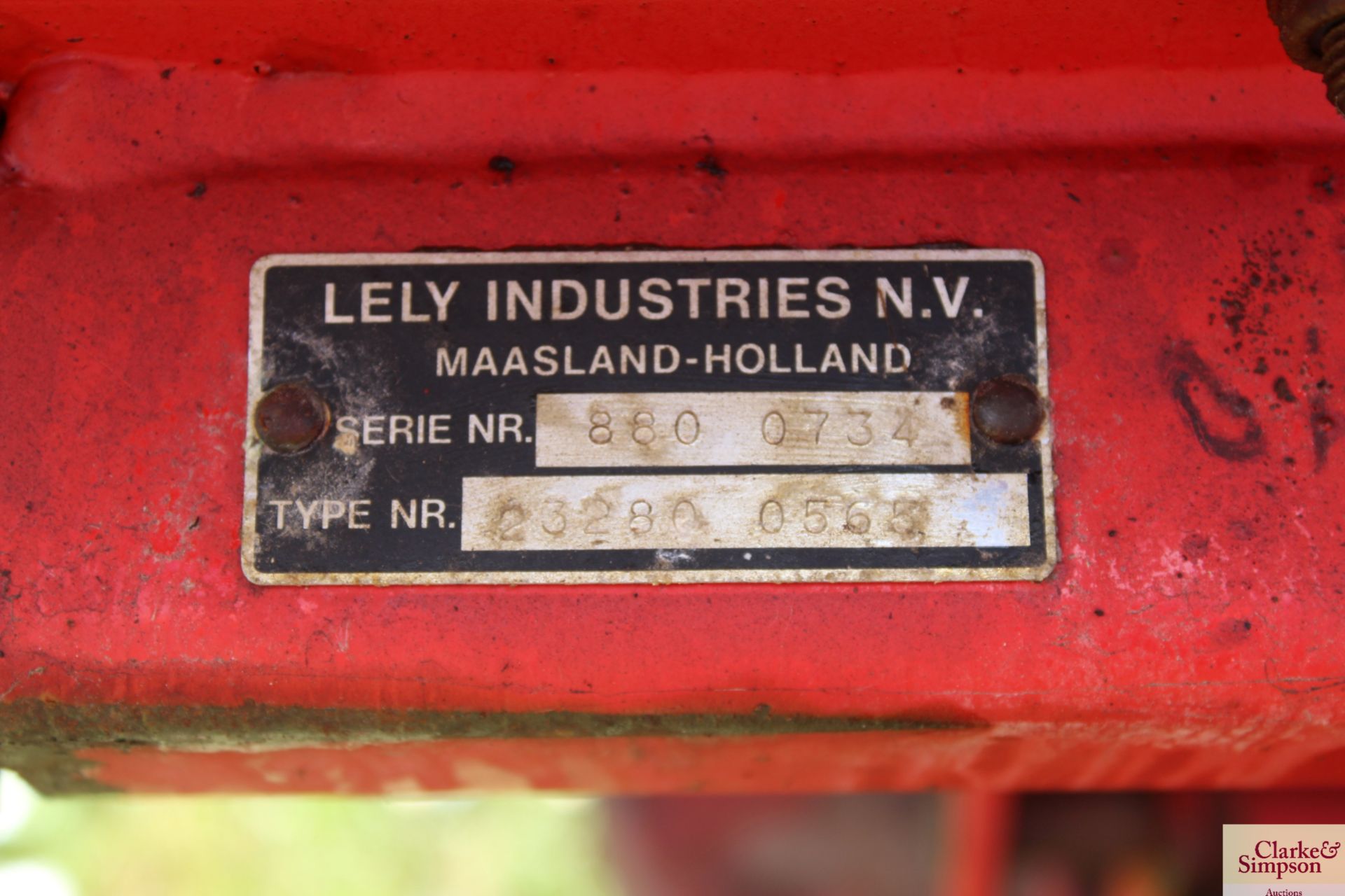 Lely 12m twin disc fertiliser spreader. Serial number 880 0734. Type 23280 0565. Will spread 20m. - Image 7 of 7