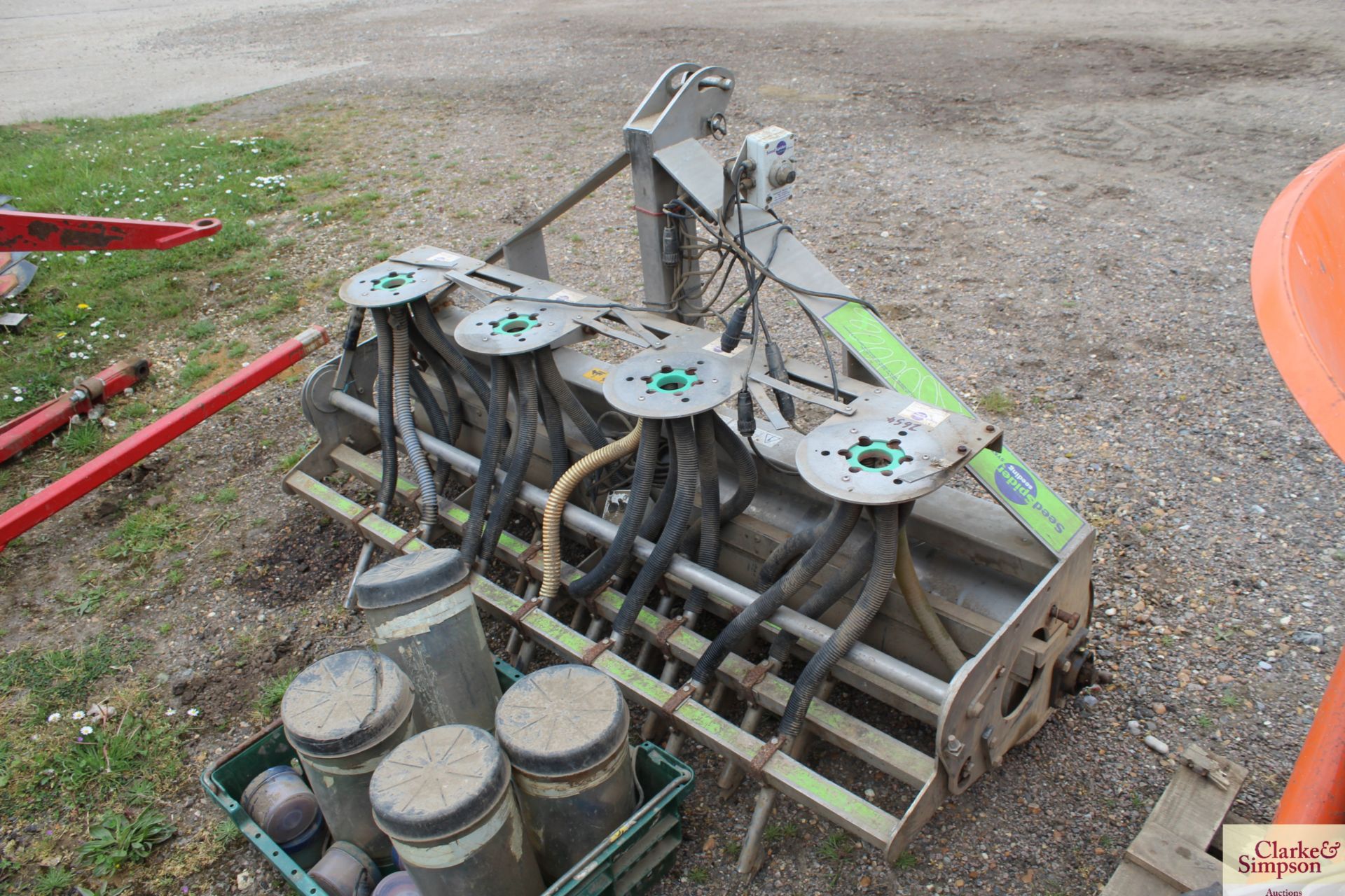 Linkage mounted single bed spinach drill. V - Image 4 of 7