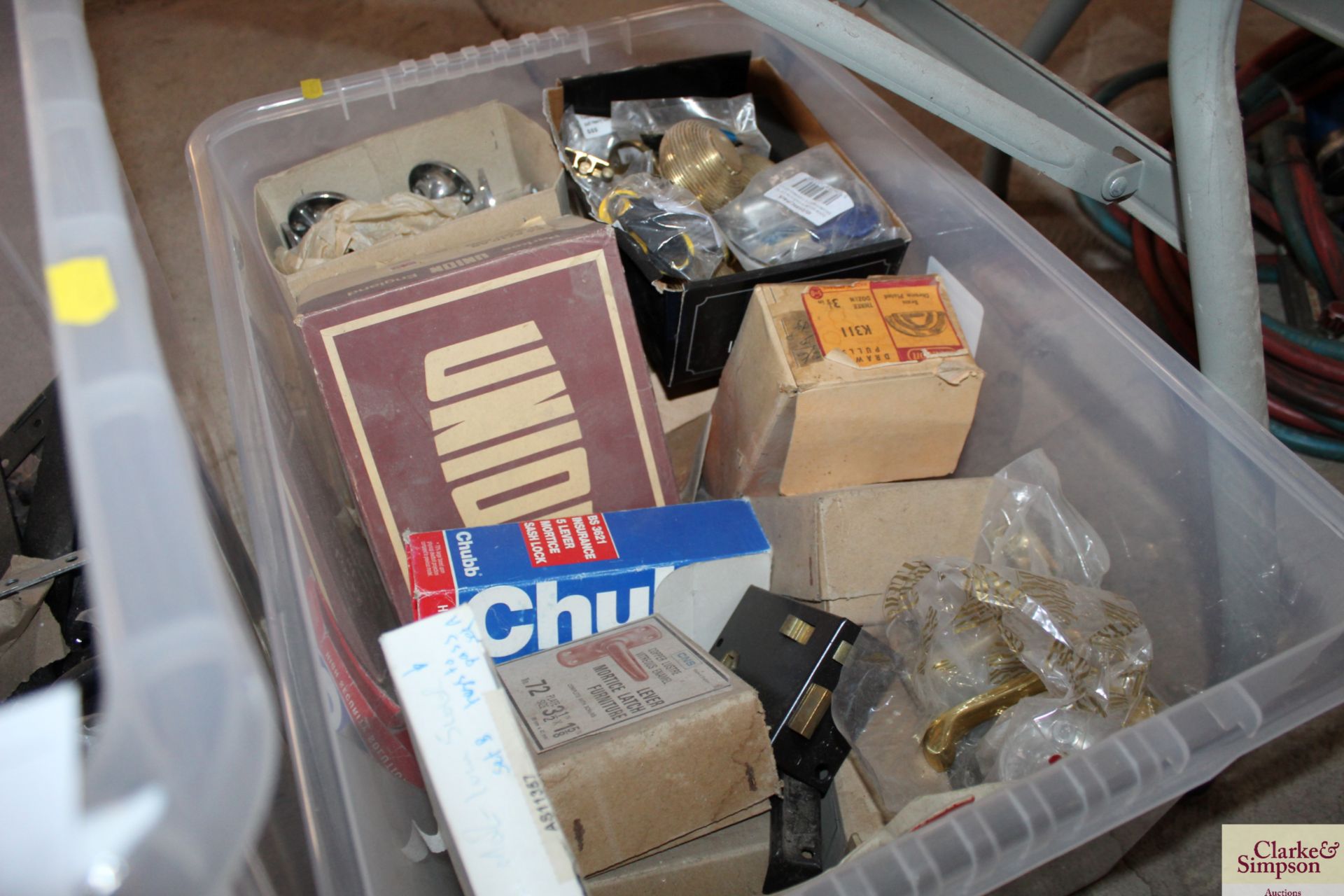 Large box of assorted blank antique tee hinges, thumb latches, large quantity of assorted pressed - Image 4 of 4