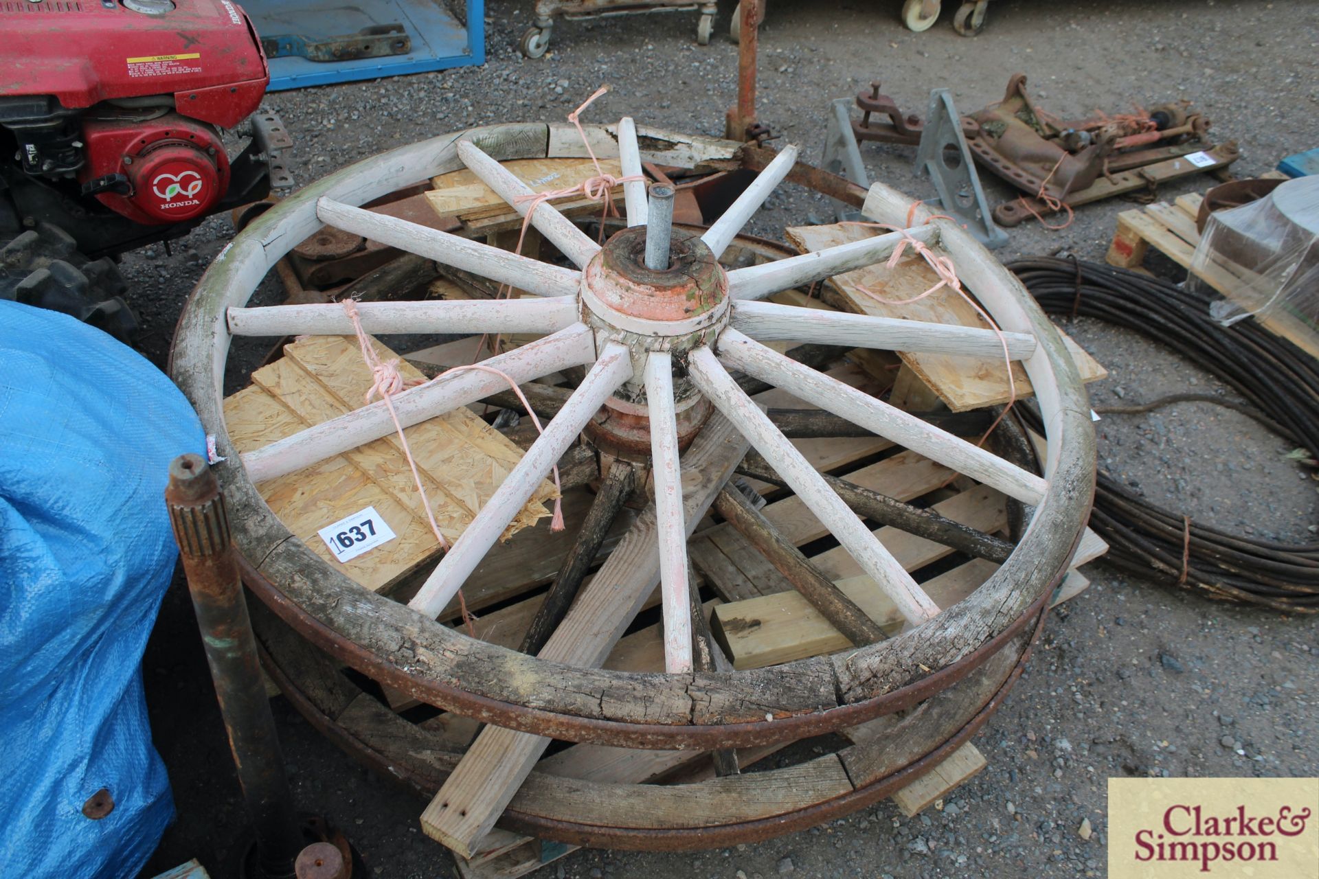 2x wagon wheels.