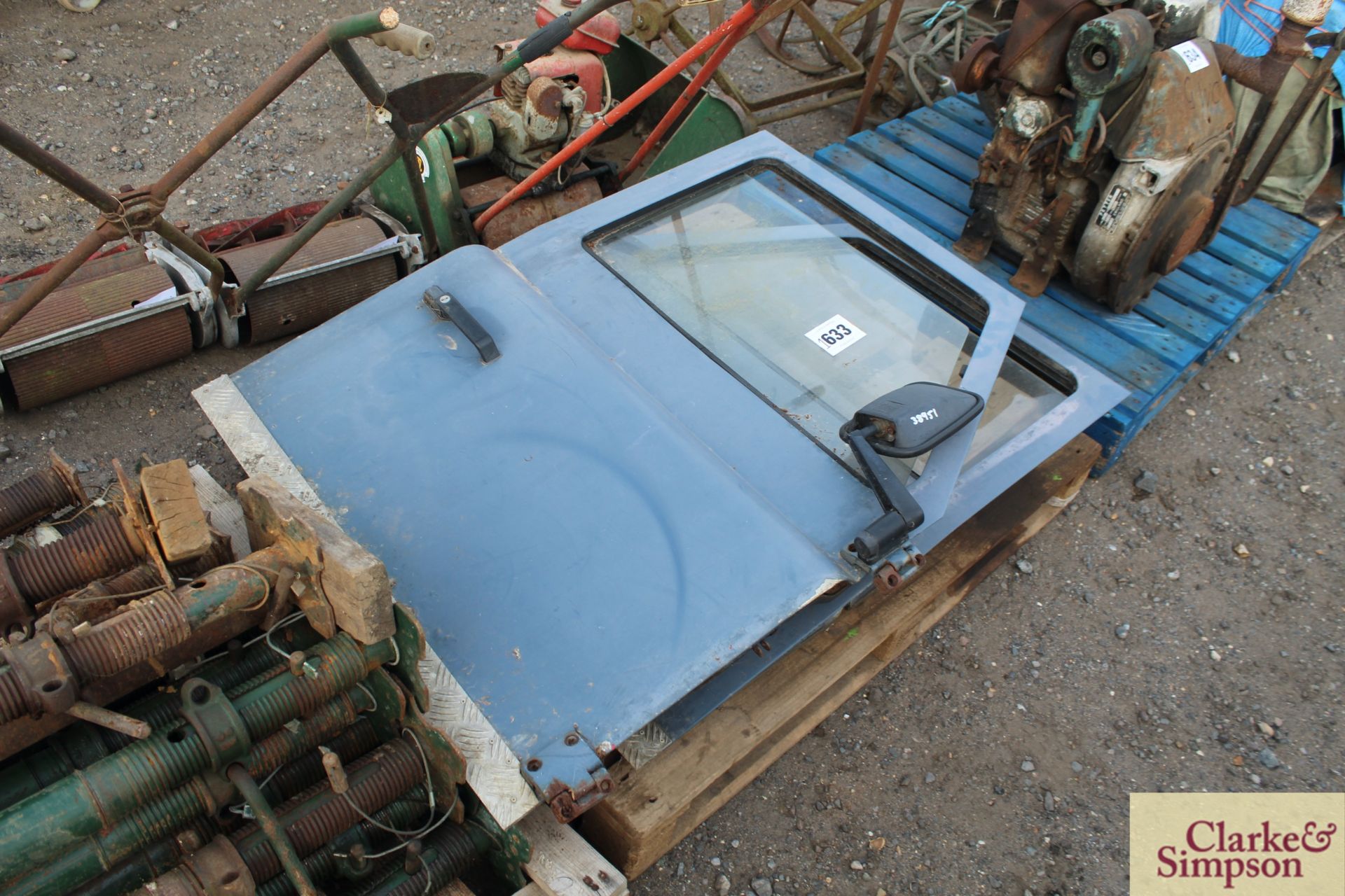 2x Land Rover front doors.