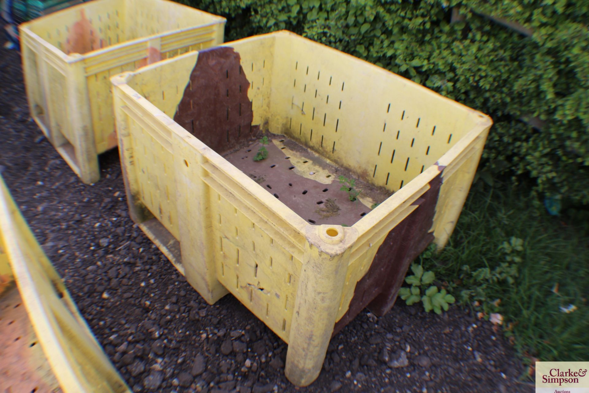 Dolav crate. - Image 2 of 3