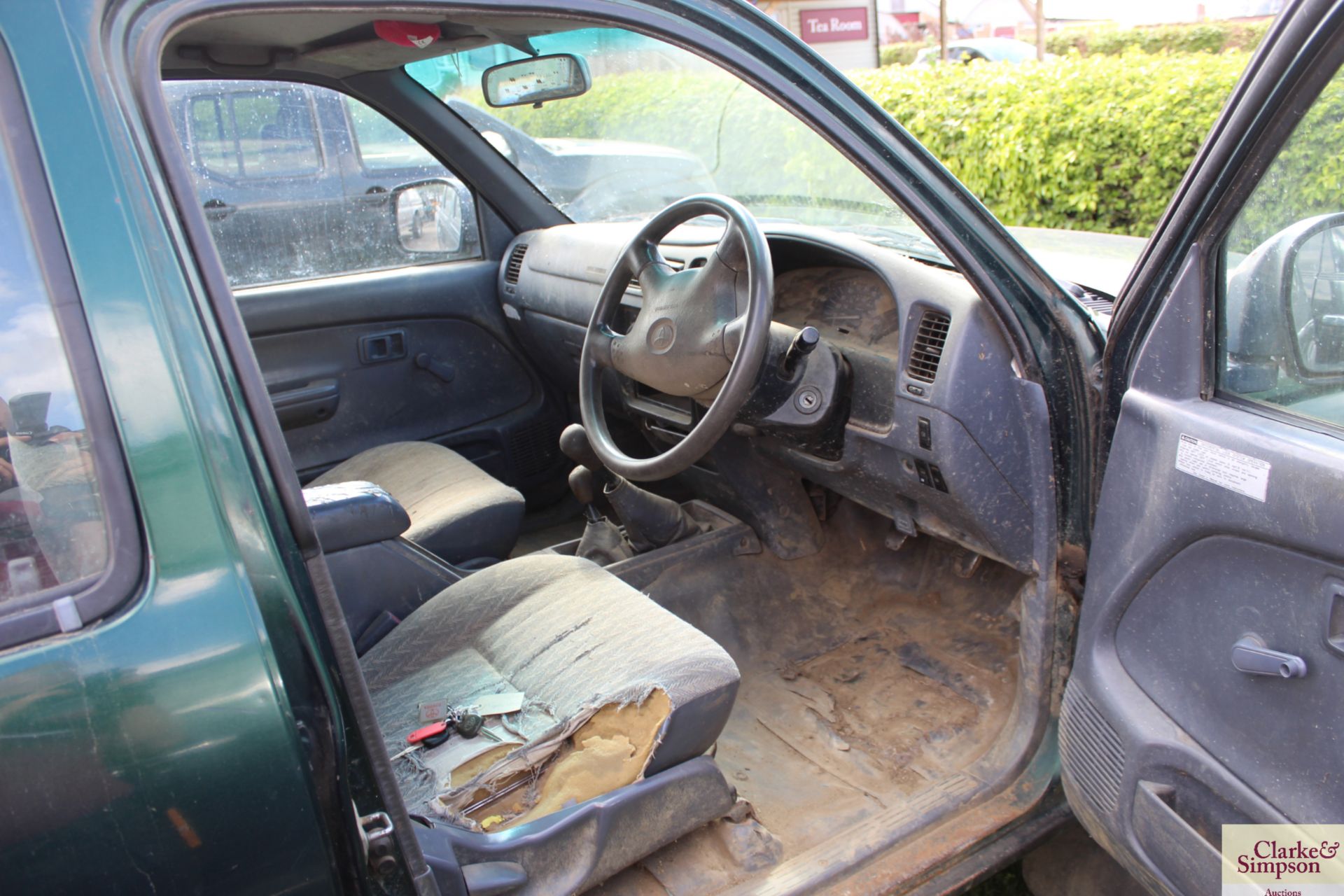 Toyota Hilux EX 270 D-4D double cab pick-up. Registration AF02 EVU. Date of first registration 17/ - Image 19 of 29