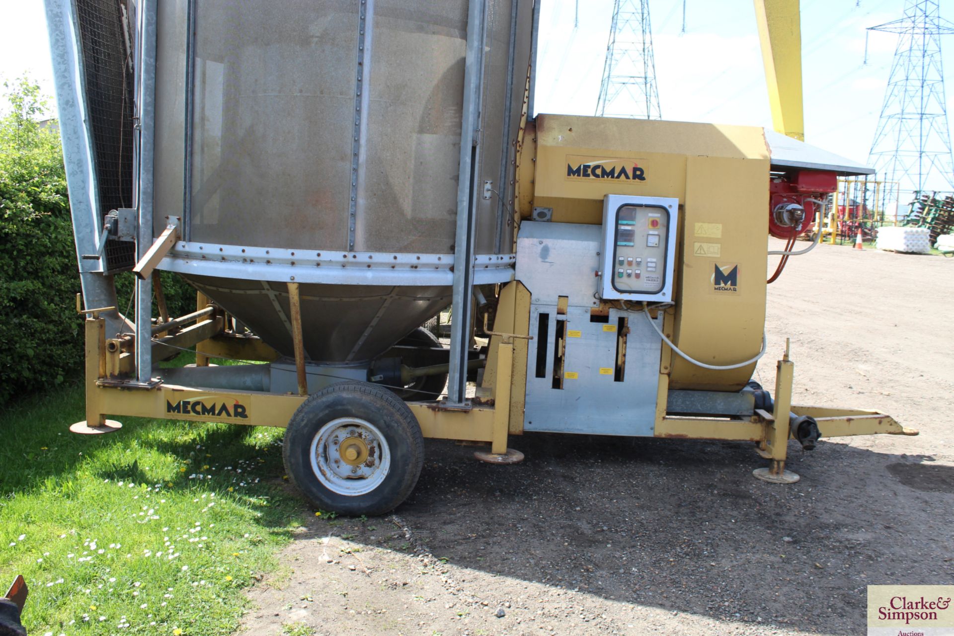 Mecmar 13T mobile grain drier. 326 hours. For sale due to retirement. V - Image 4 of 21