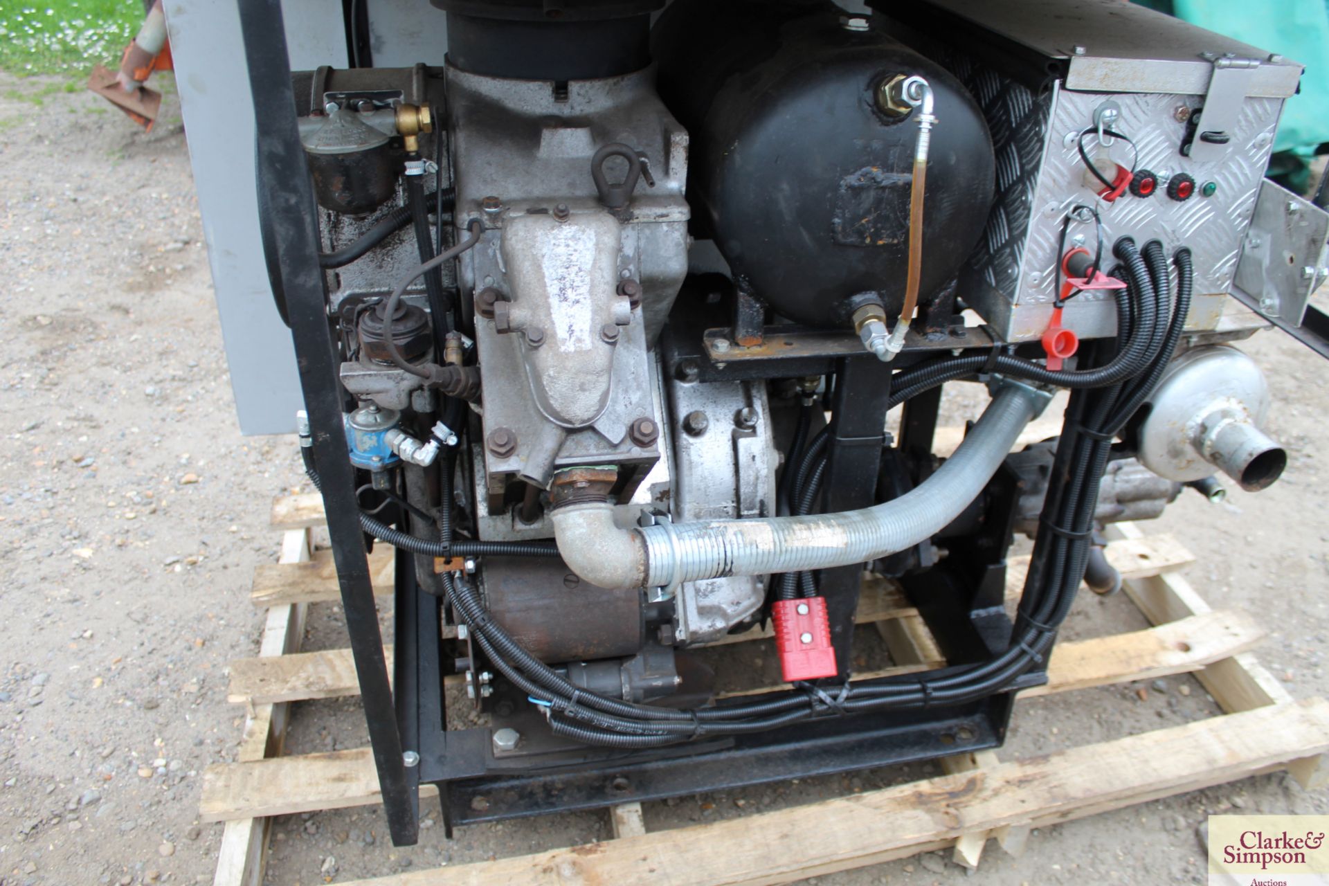 Twin cylinder air cooled diesel self-contained hyd - Image 7 of 7