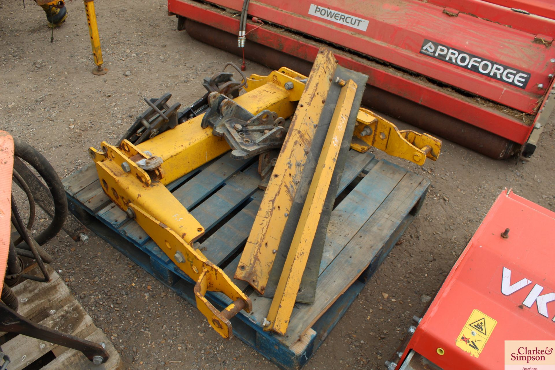McConnel hedge cutter sub-frame and axle brackets. - Image 2 of 4