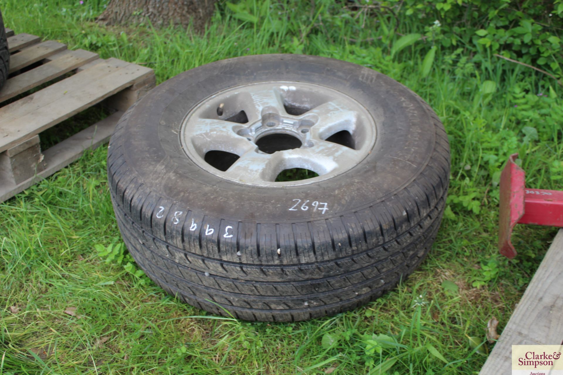 Land Cruiser wheel and tyre. V