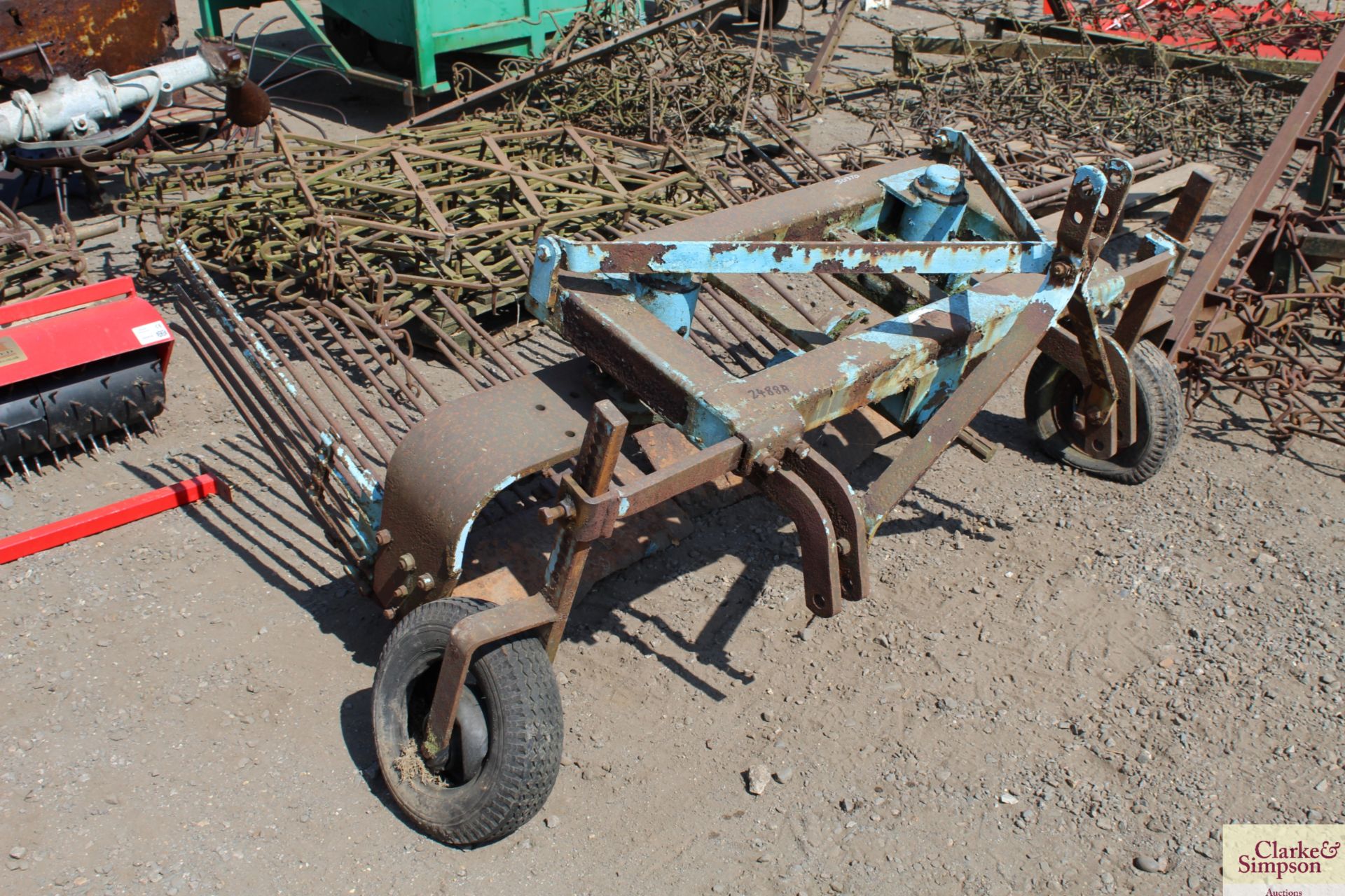 Richford mounted vibrating bed lifter. V