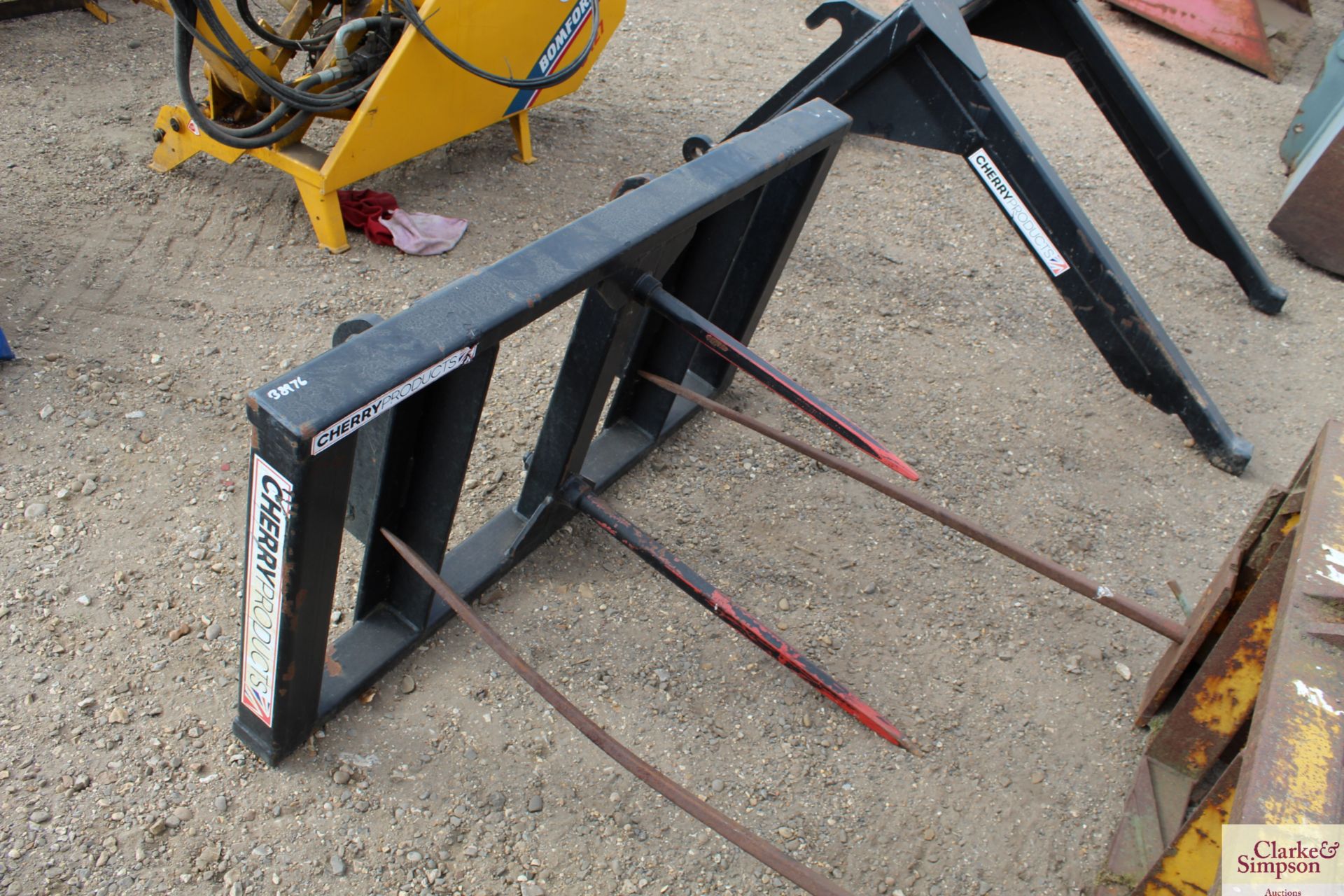 Cherry bale spike. 2019. Manitou brackets. Owned from new and for sale due to retirement. V - Image 4 of 5