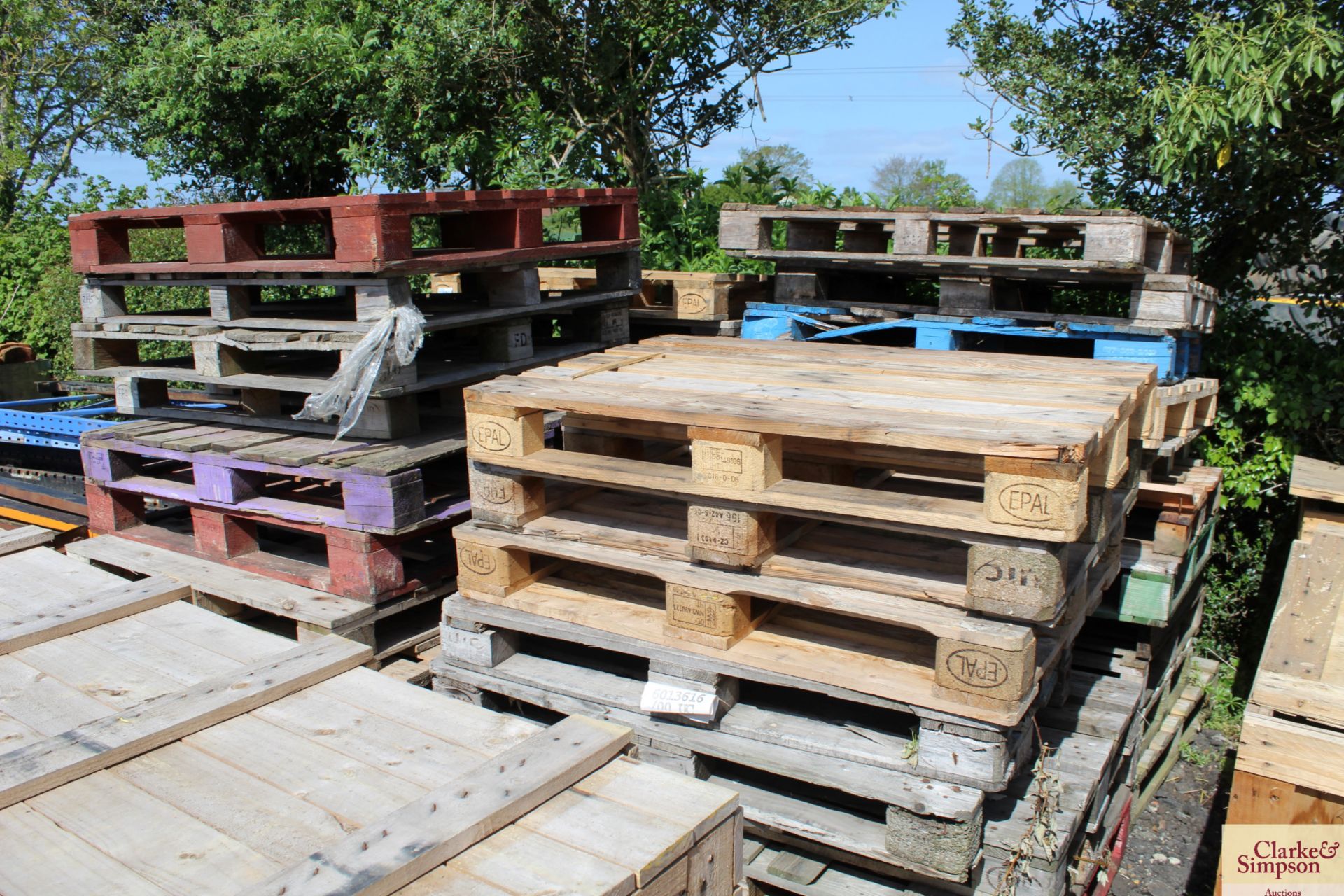 Large quantity of pallets. - Image 2 of 4