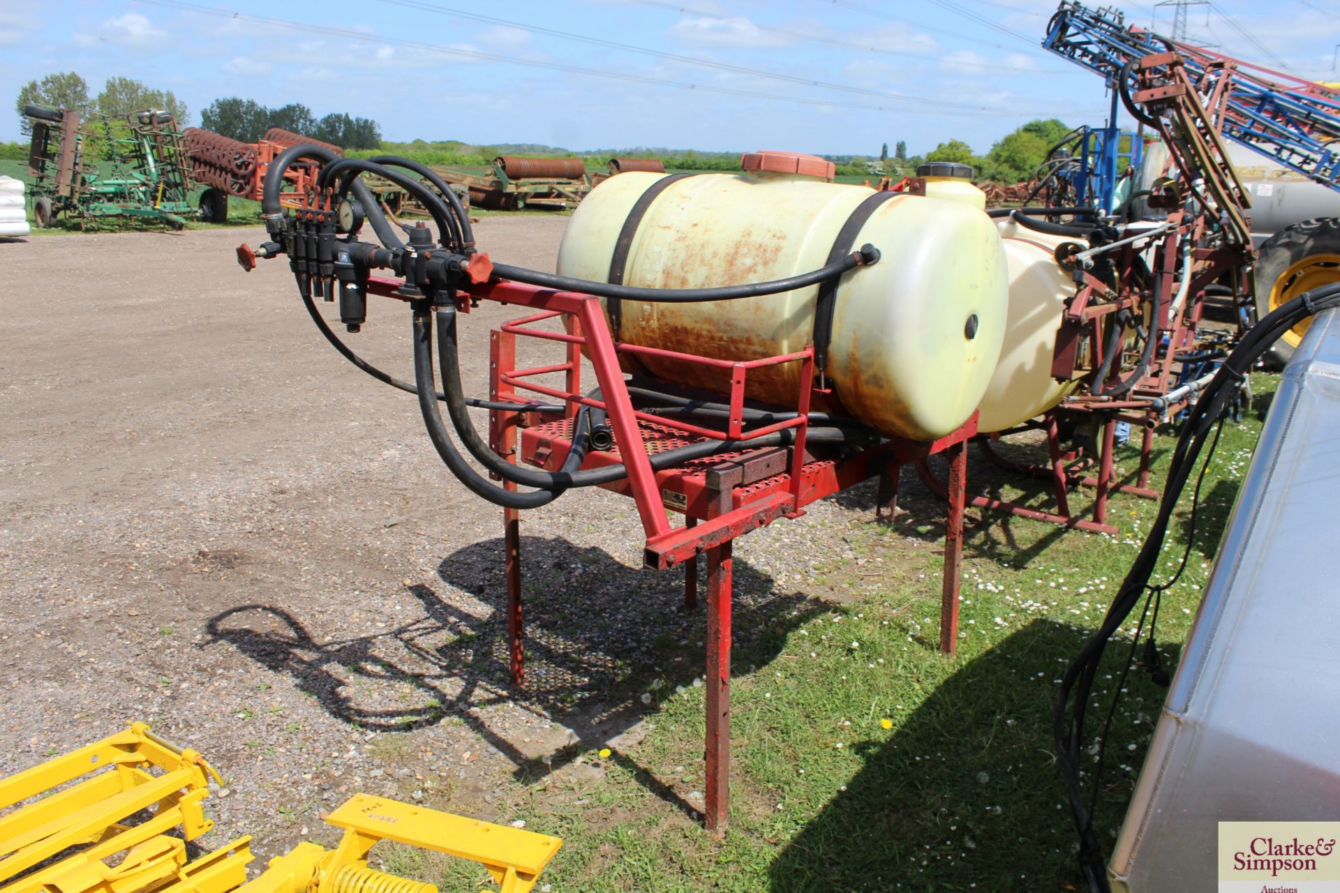 Hardi 50 linkage sprayer tank. With three section manual control and hand wash bowl. V - Image 3 of 5