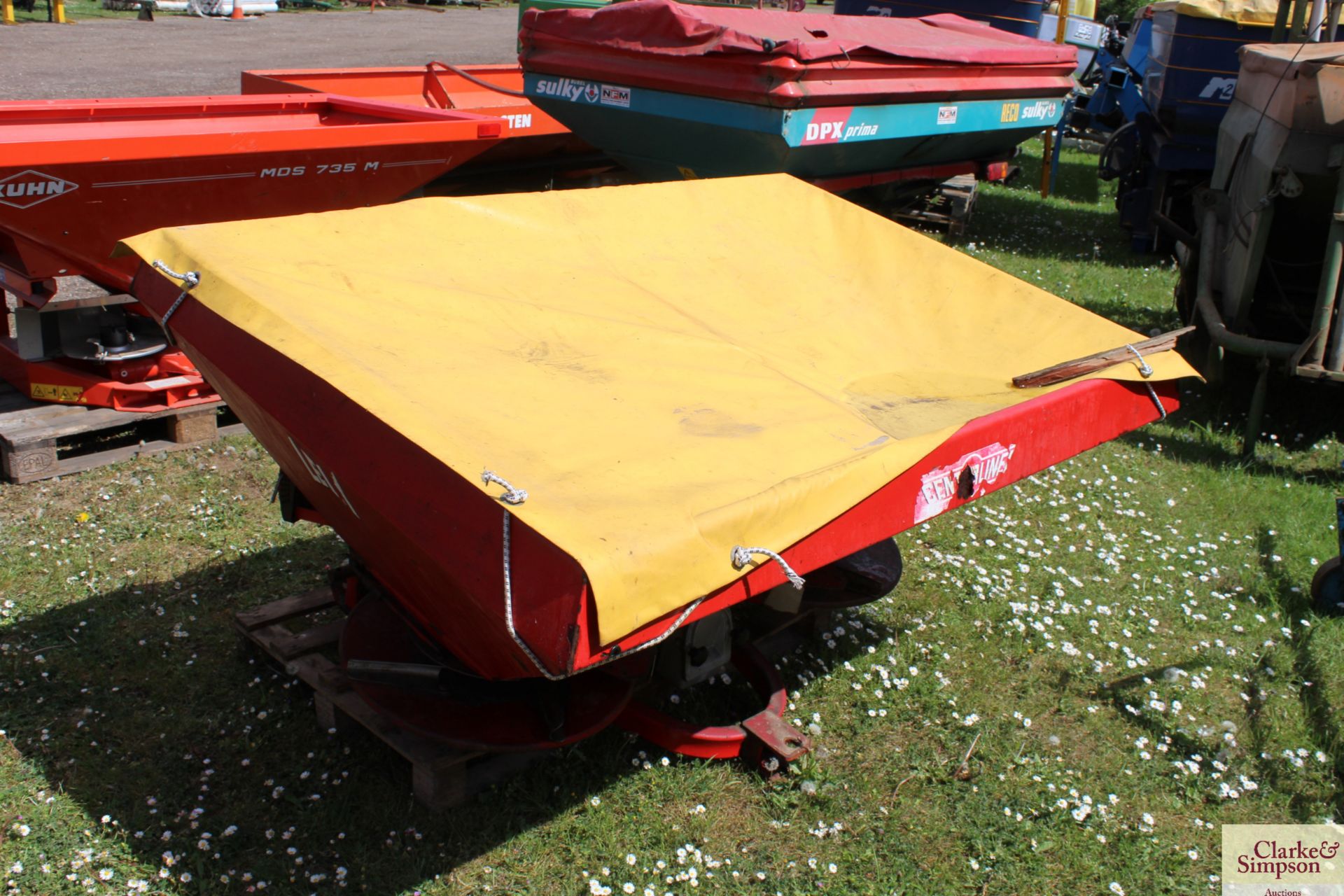 Lely 12m twin disc fertiliser spreader. Serial number 880 0734. Type 23280 0565. Will spread 20m. - Image 2 of 7