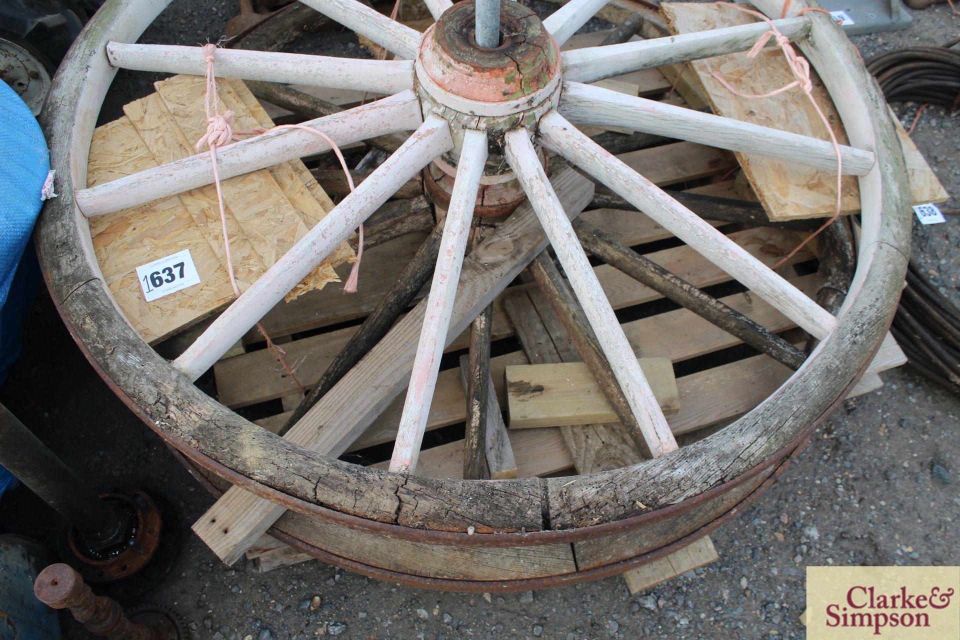 2x wagon wheels. - Image 2 of 3