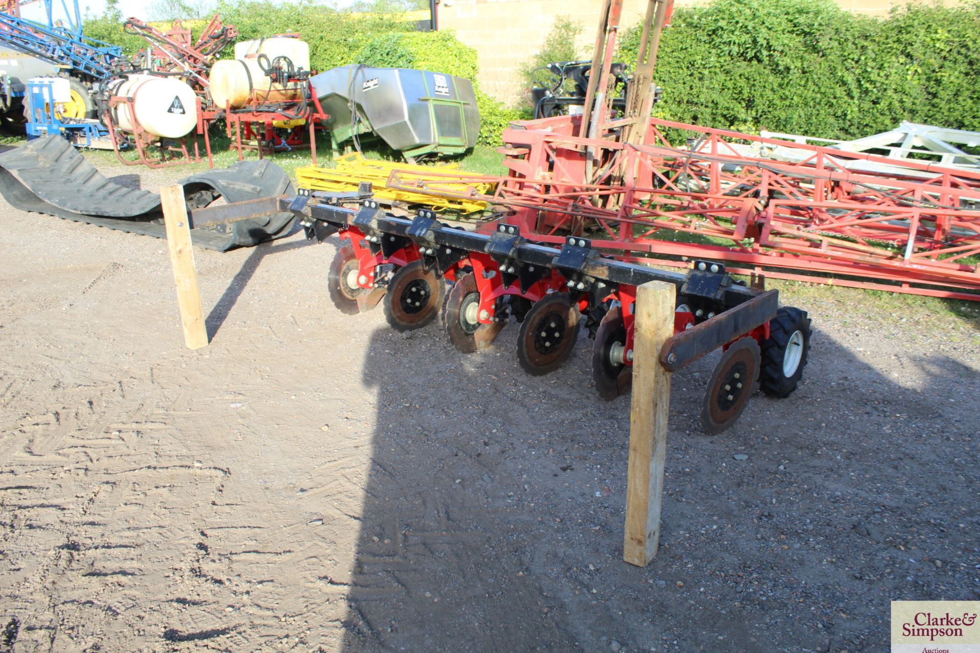 Sumo 6 row OSR drill coulter bar. V - Image 2 of 8