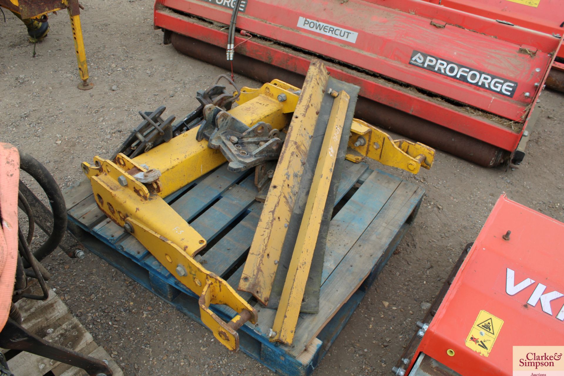 McConnel hedge cutter sub-frame and axle brackets. - Image 4 of 4