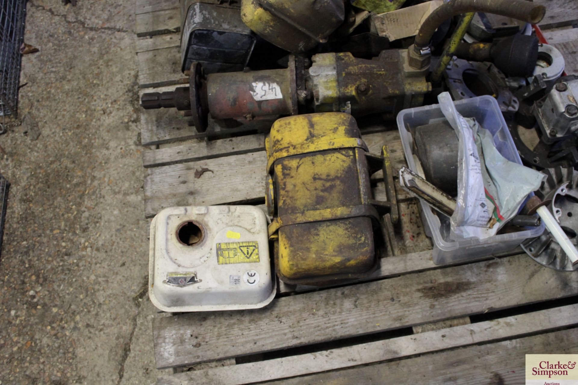 Various engine spares, hydraulic pumps etc. - Image 5 of 5
