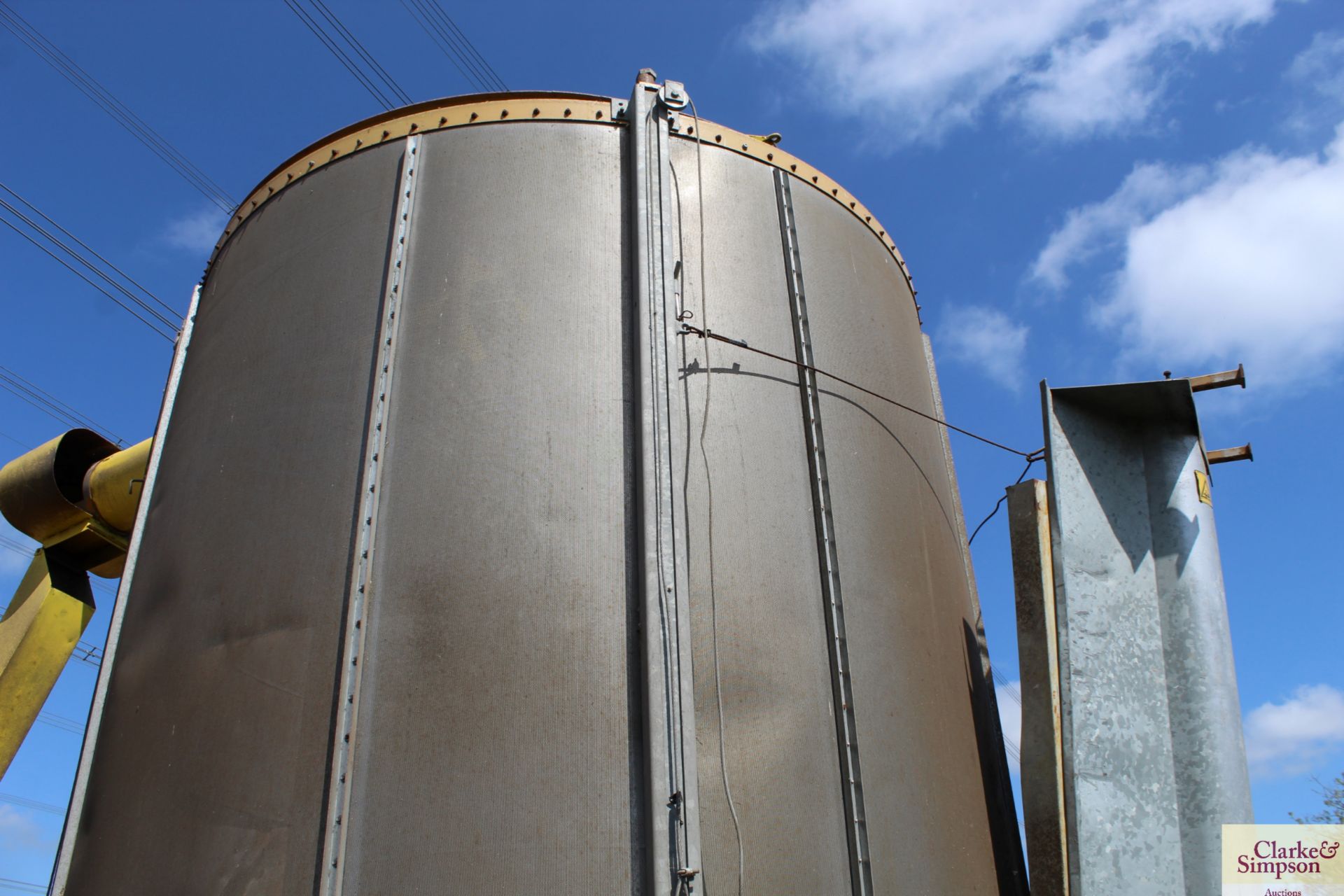 Mecmar 13T mobile grain drier. 326 hours. For sale due to retirement. V - Image 8 of 21
