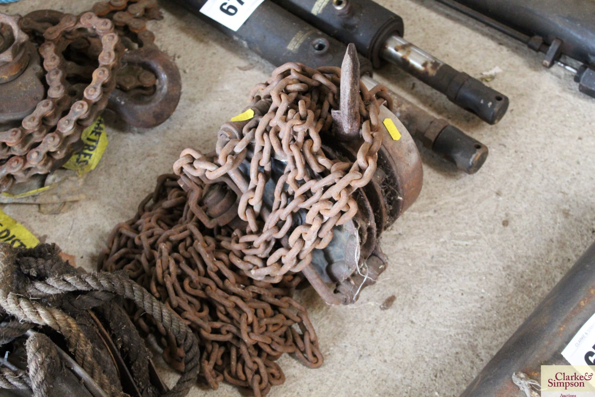 Rope block and tackle and chain block and tackle. - Image 3 of 3