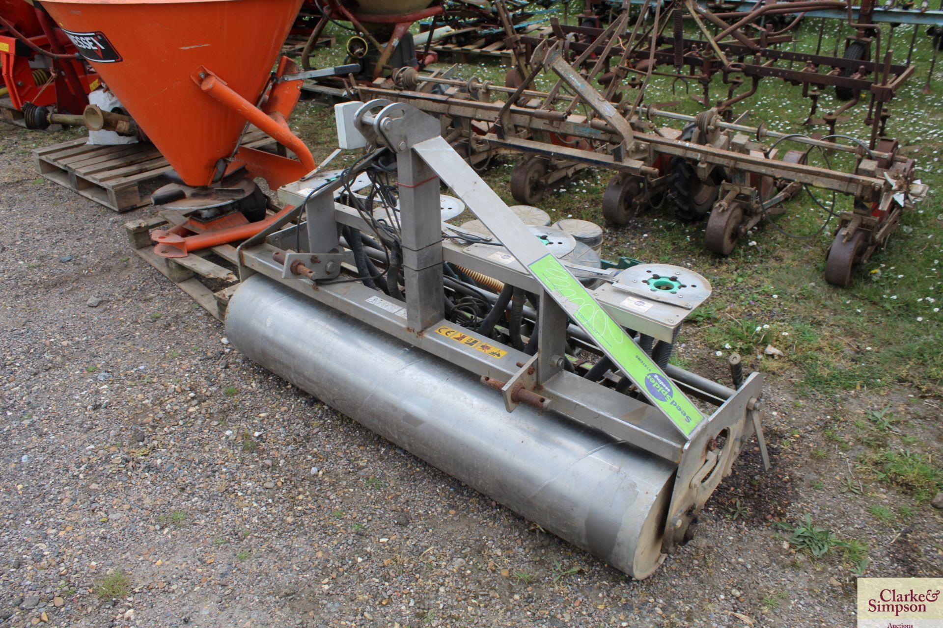 Linkage mounted single bed spinach drill. V - Image 2 of 7