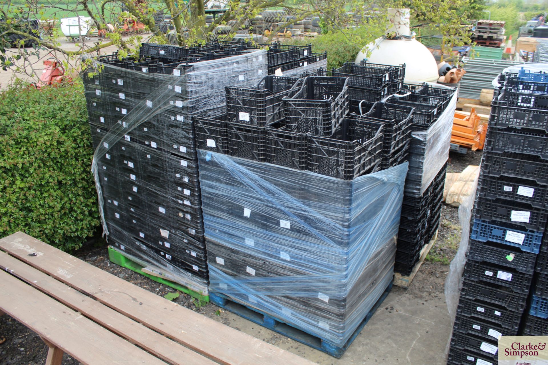 Large quantity of mushroom trays (4x pallets). V