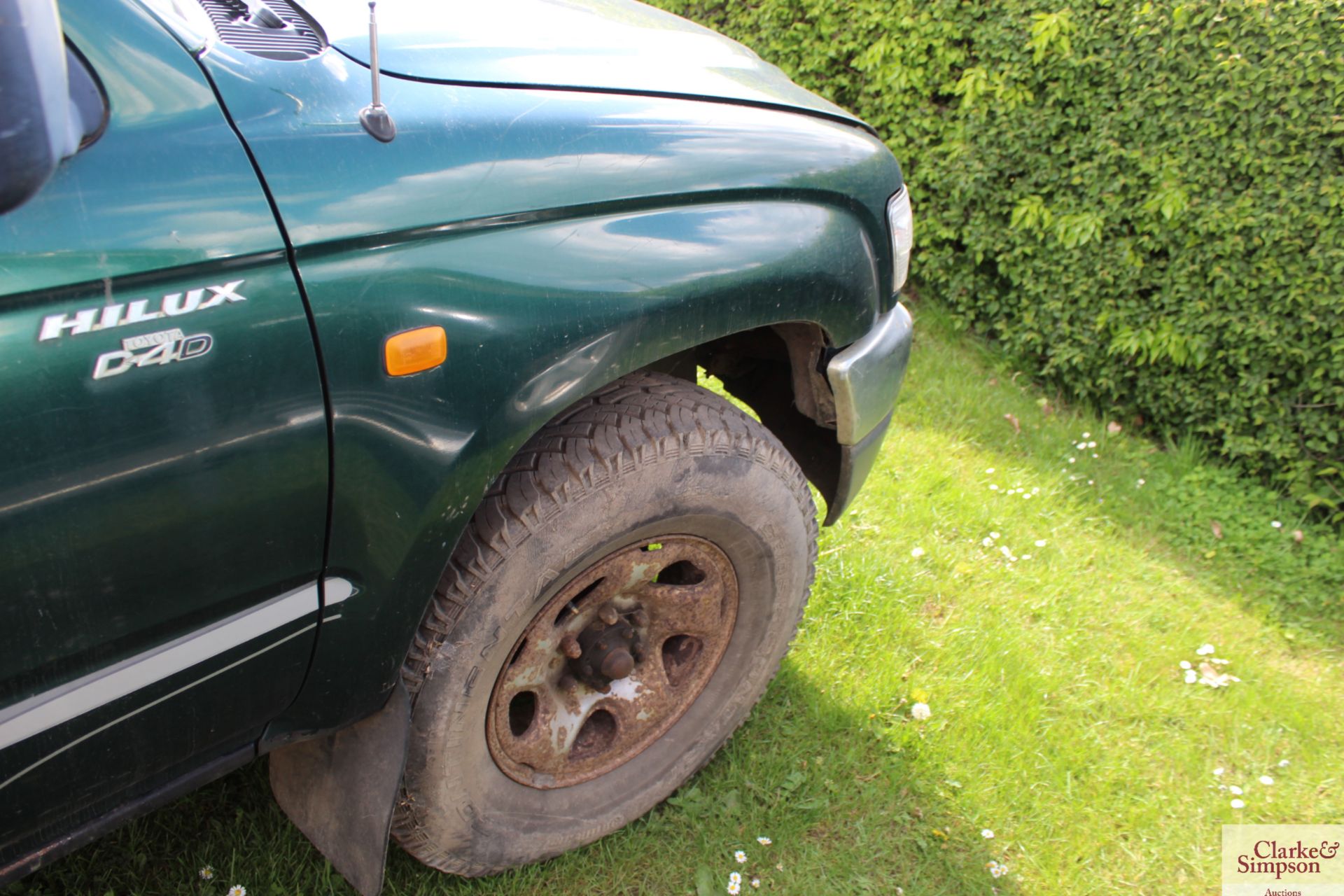 Toyota Hilux EX 270 D-4D double cab pick-up. Registration AF02 EVU. Date of first registration 17/ - Image 17 of 29