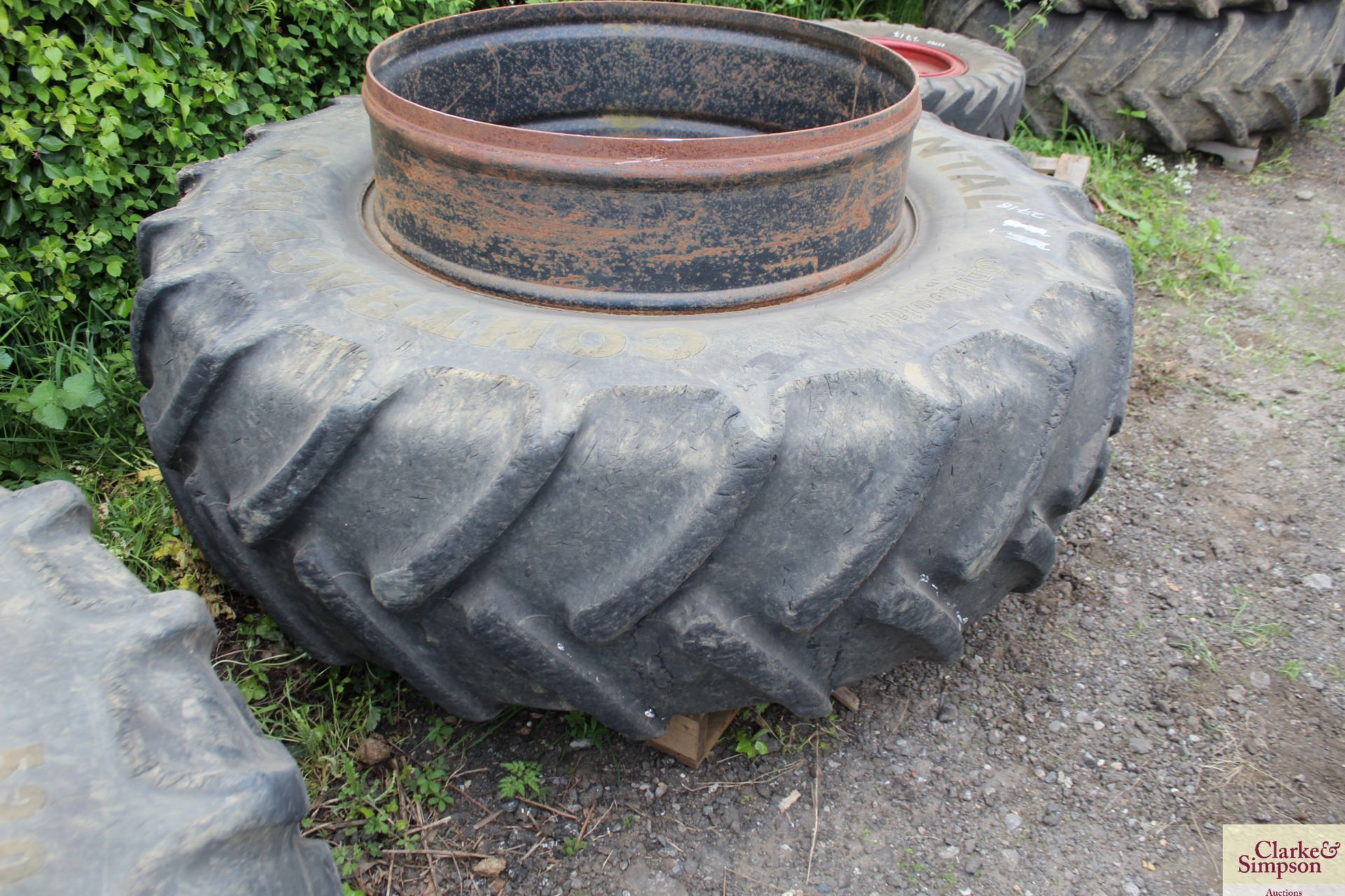 Pair of Stocks 520/85R38 dual wheels and clamps. V - Image 4 of 7