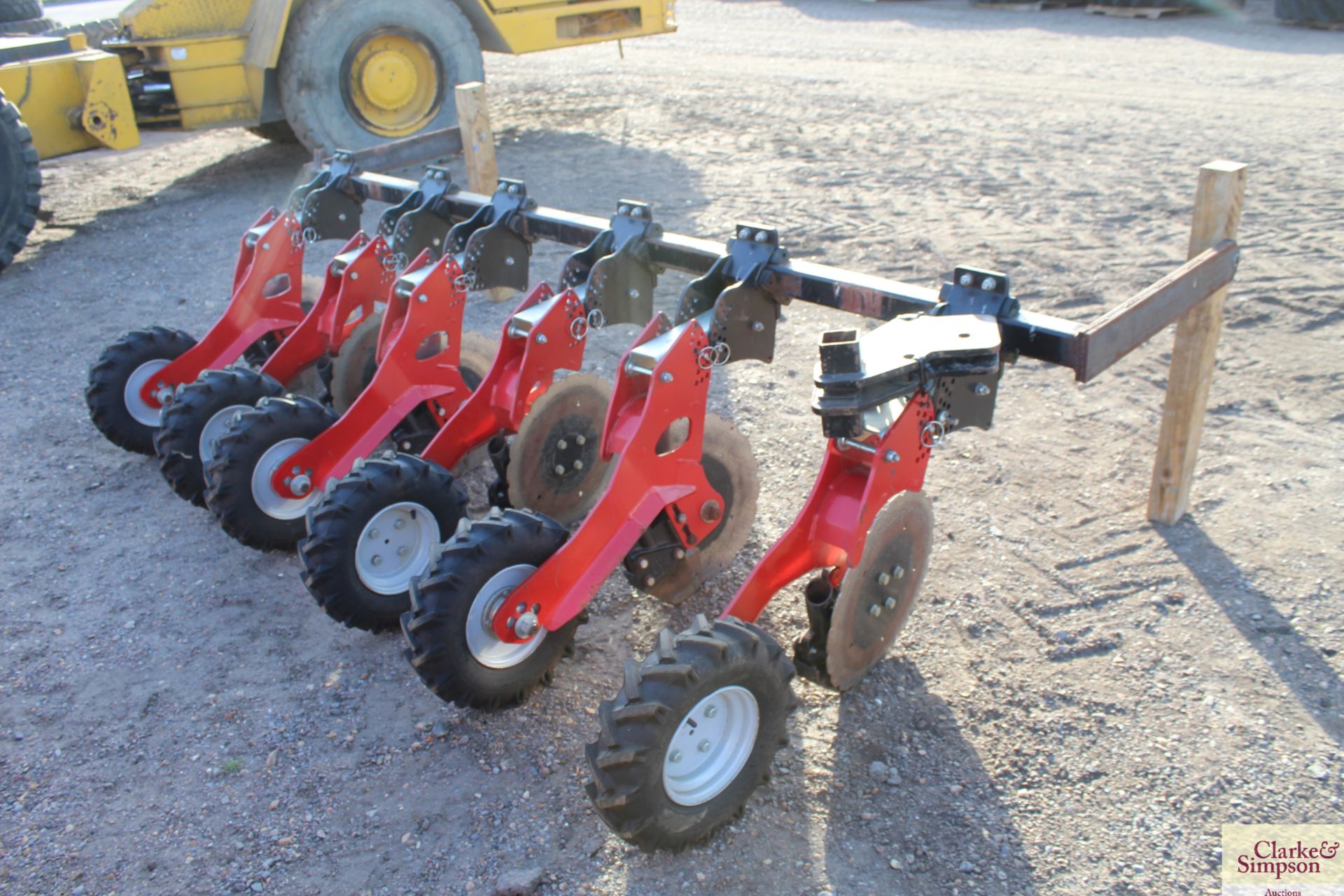 Sumo 6 row OSR drill coulter bar. V - Image 4 of 8