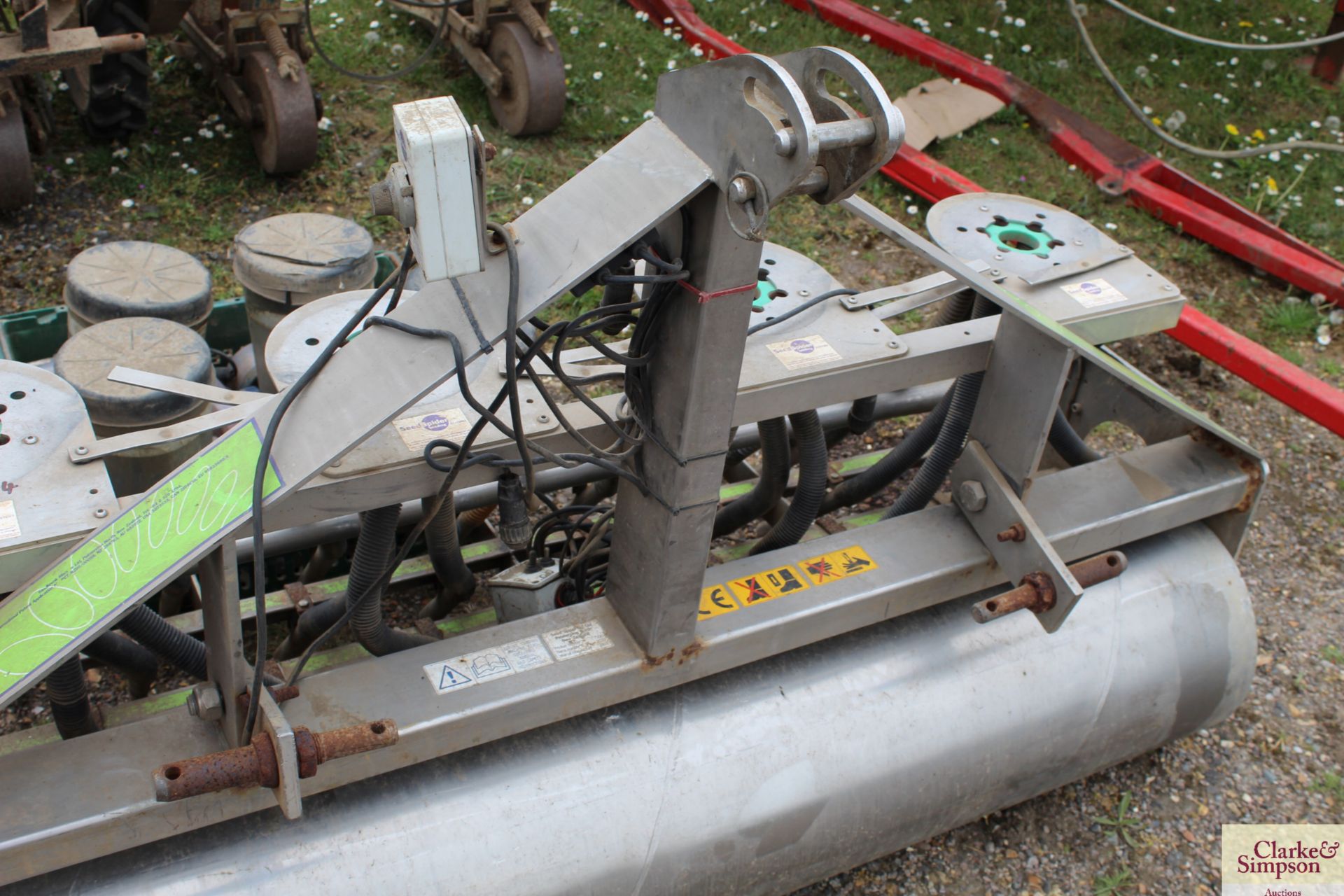 Linkage mounted single bed spinach drill. V - Image 5 of 7
