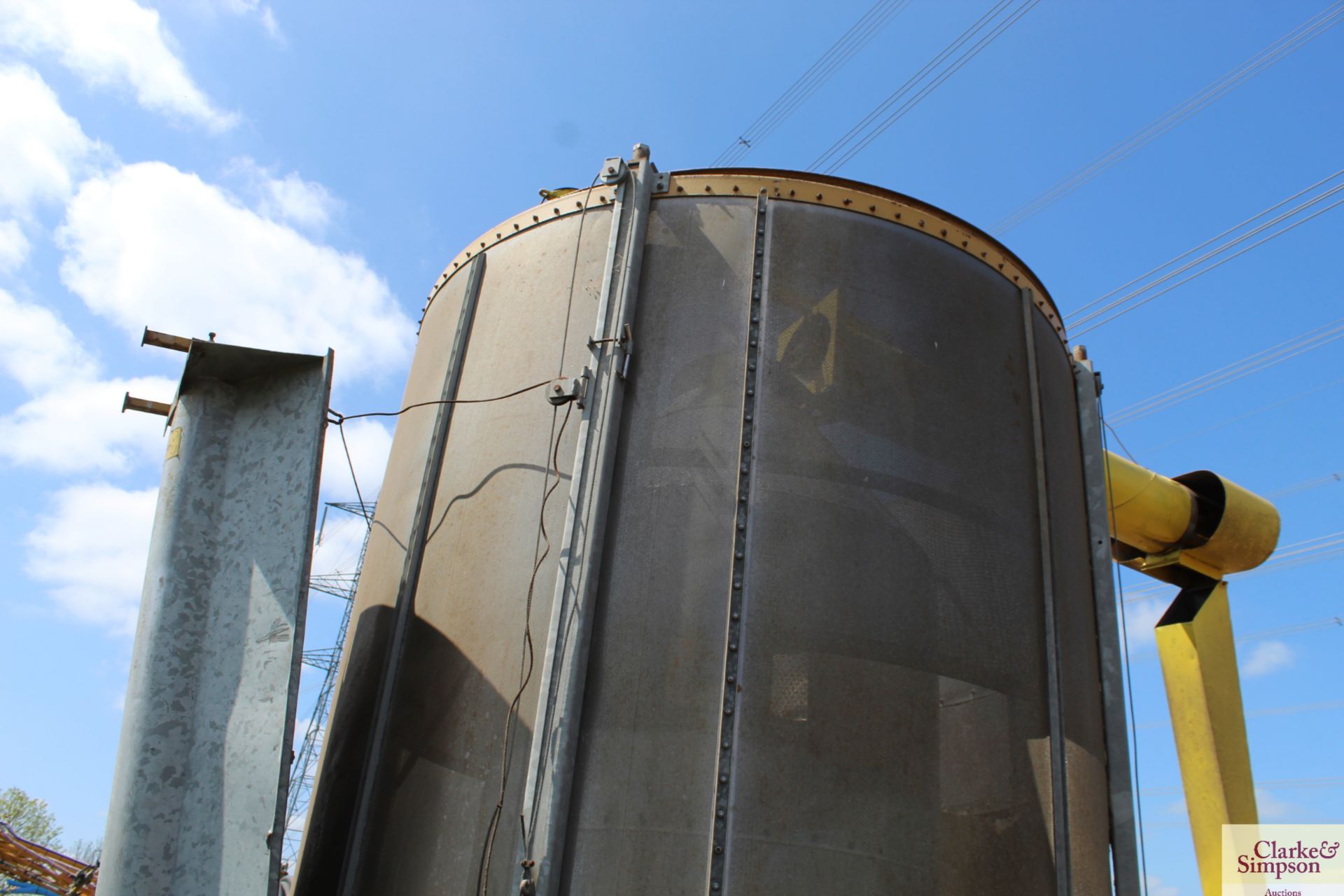Mecmar 13T mobile grain drier. 326 hours. For sale due to retirement. V - Image 5 of 21