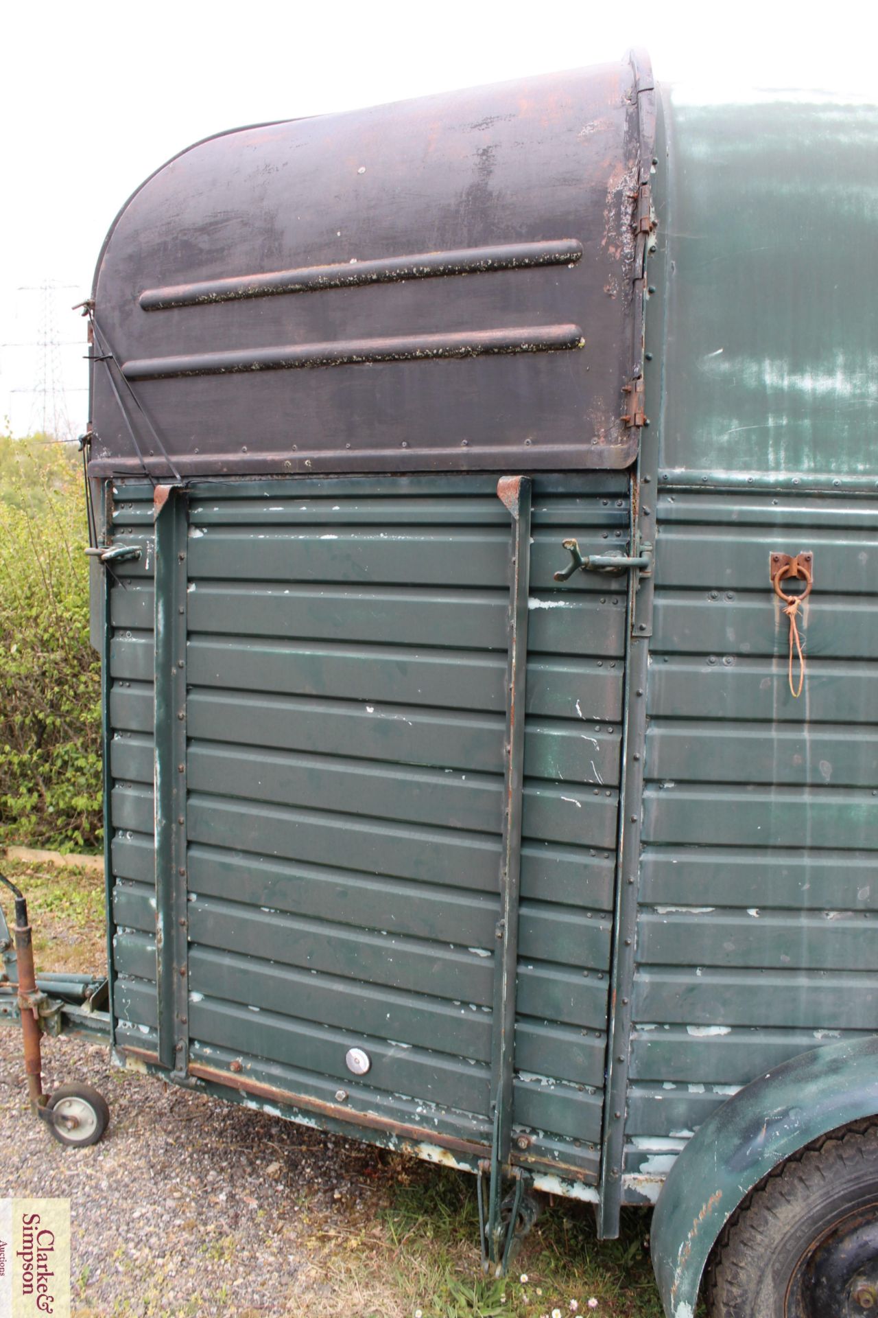 Rice two horse twin axle horse box. With front and rear ramps. Requires attention. V - Image 7 of 12