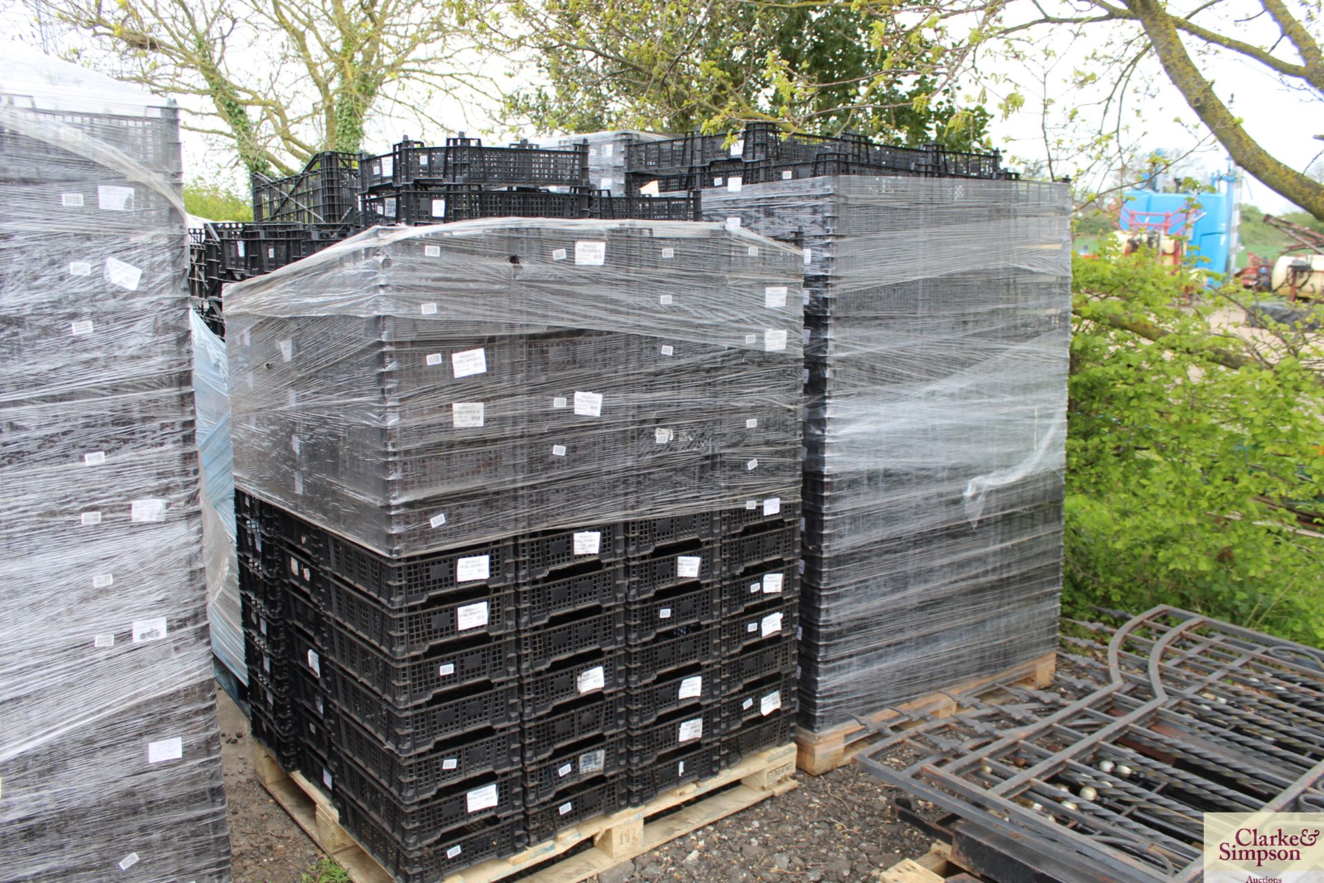 Large quantity of mushroom trays (4x pallets). V - Image 2 of 2