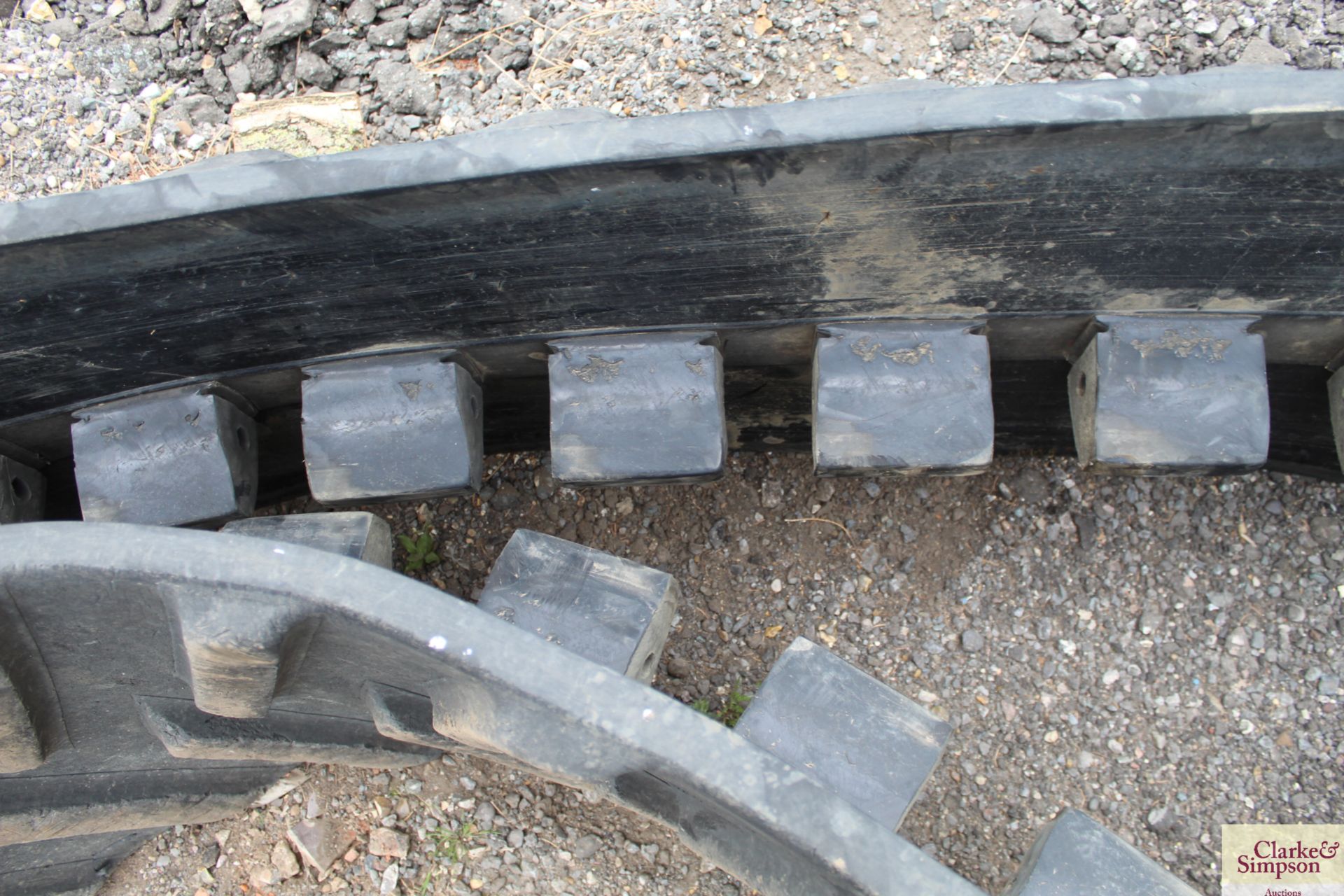Complast 632-2711 27.5in part worn track to fit Ch - Image 6 of 8