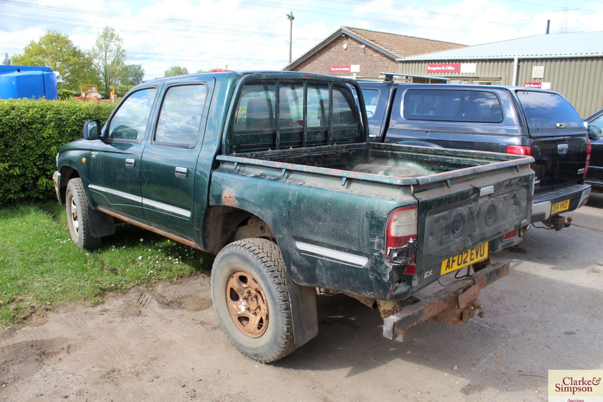 Toyota Hilux EX 270 D-4D double cab pick-up. Registration AF02 EVU. Date of first registration 17/ - Image 4 of 29