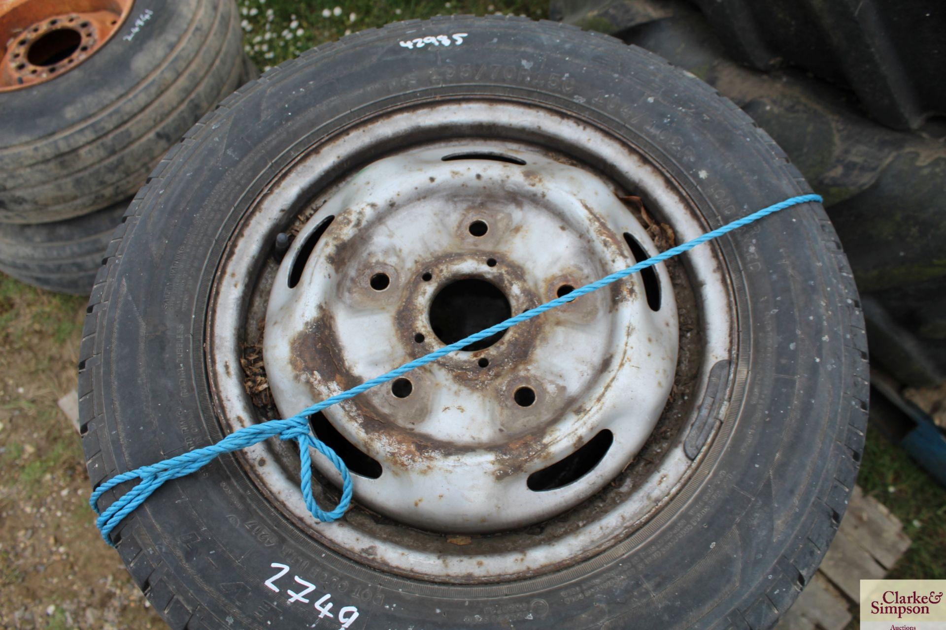 4x various wheels and tyres. V - Image 2 of 2