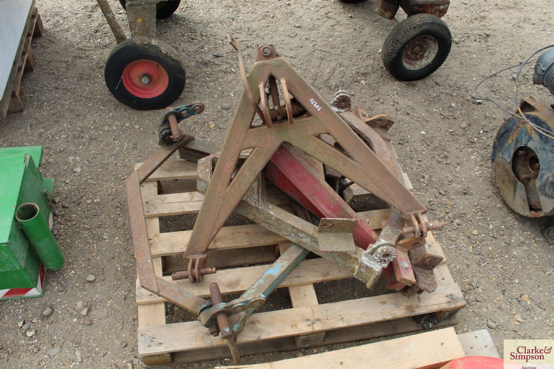 Accord tractor A-Frame and 4x implement triangles. V