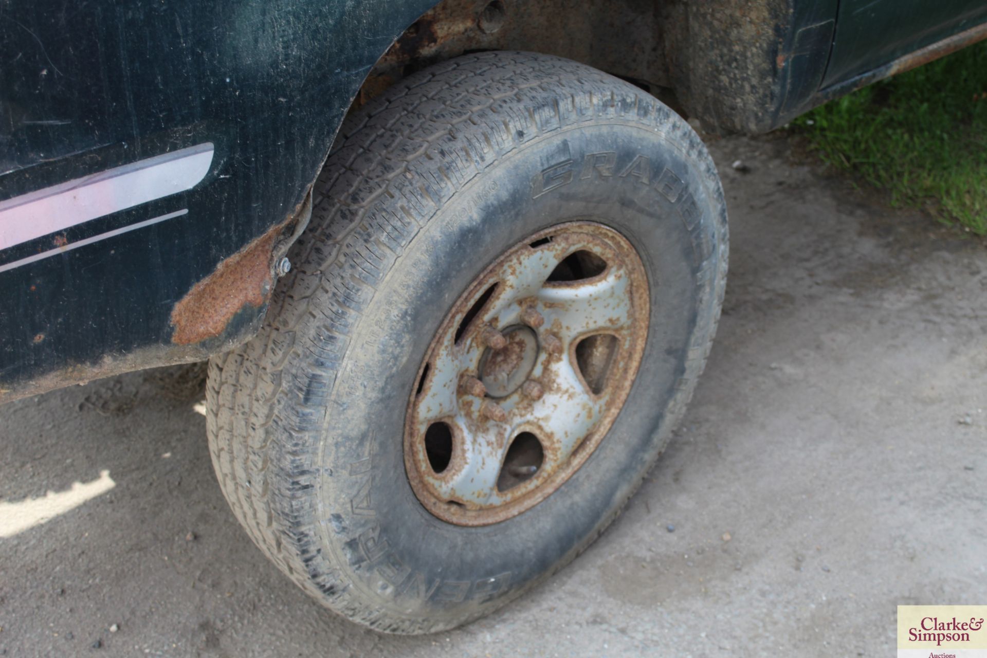 Toyota Hilux EX 270 D-4D double cab pick-up. Registration AF02 EVU. Date of first registration 17/ - Image 15 of 29