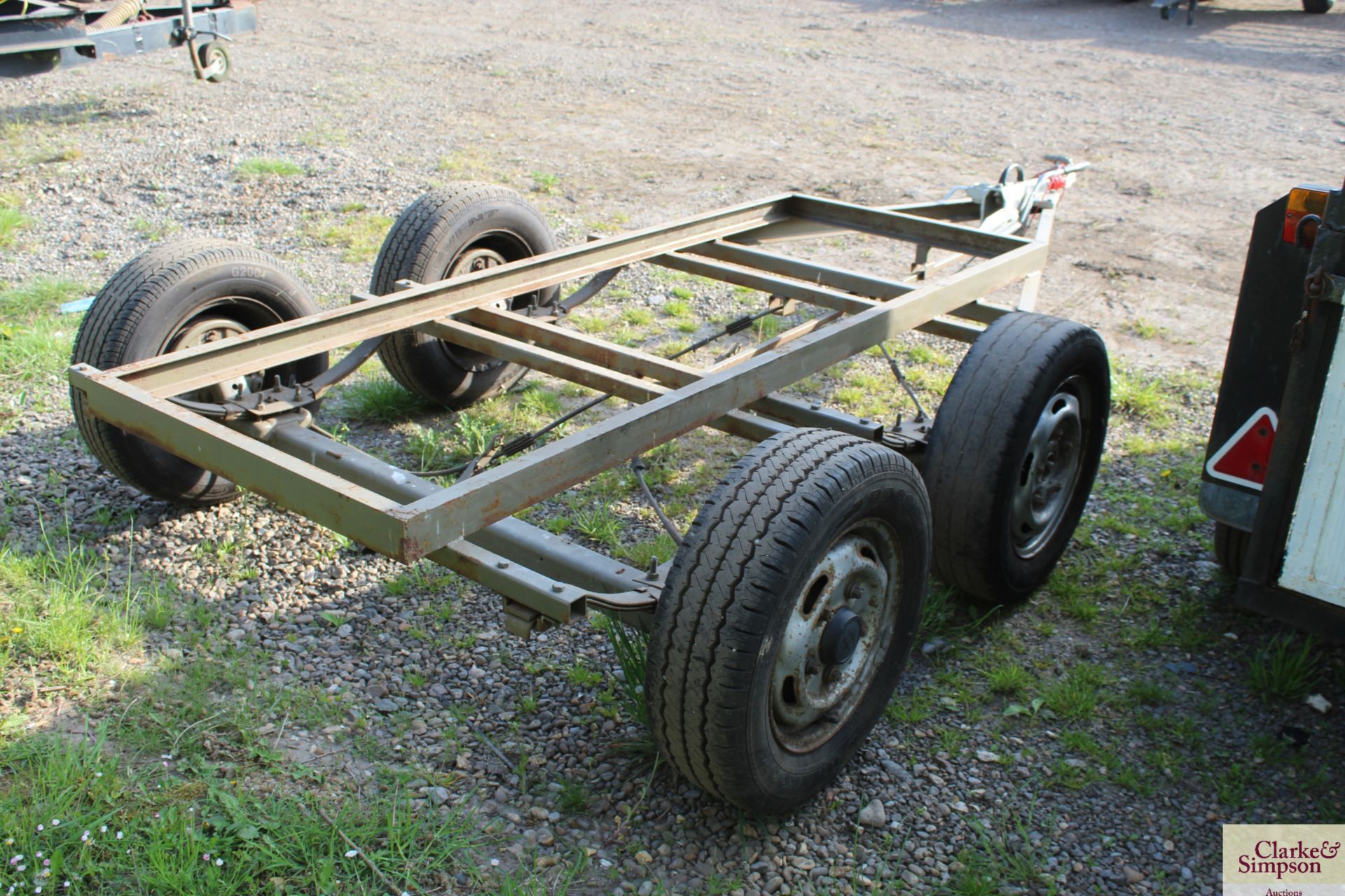 Twin axle trialer chassis. - Image 4 of 10