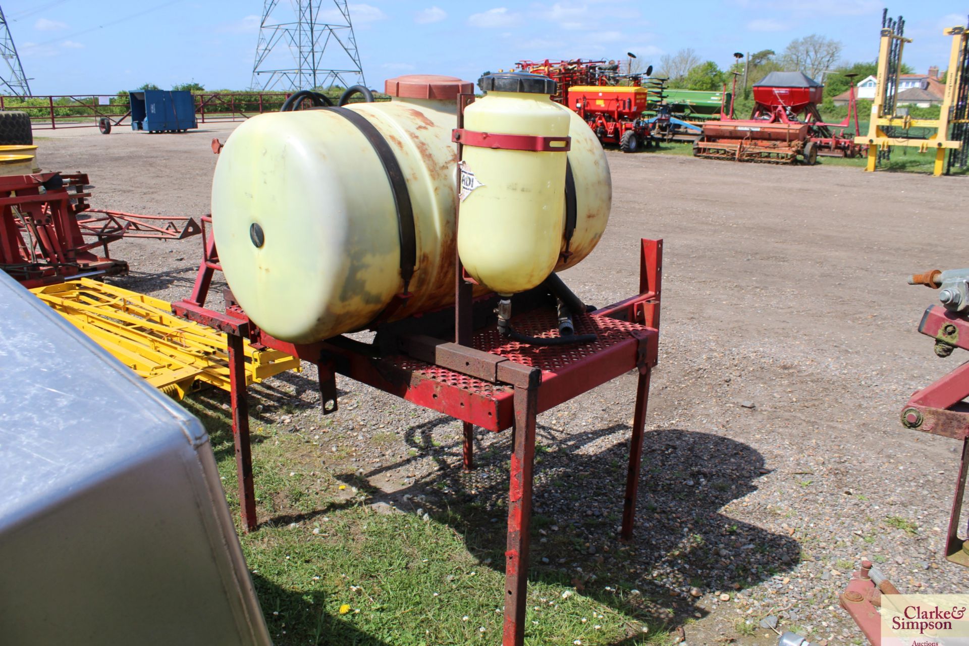 Hardi 50 linkage sprayer tank. With three section manual control and hand wash bowl. V - Image 4 of 5