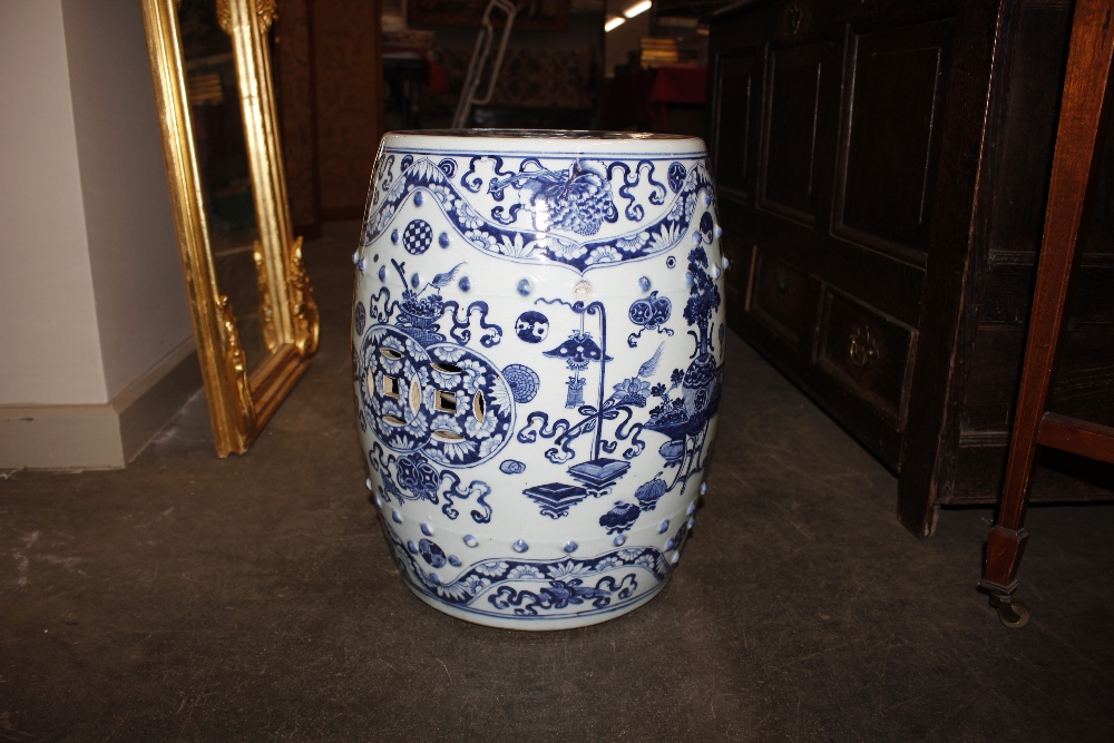 A pair of 18th Century blue and white Chinese ceramic barrel shaped garden seats, decorated - Image 12 of 17