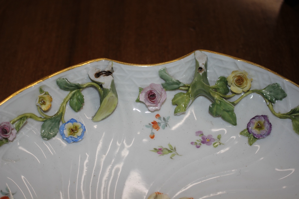 A pair of Meissen leaf shaped dishes, having painted and floral encrusted decoration, heightened - Image 2 of 6