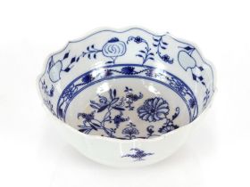 An early 20th Century Meissen blue and white onion pattern bowl, 19cm dia.